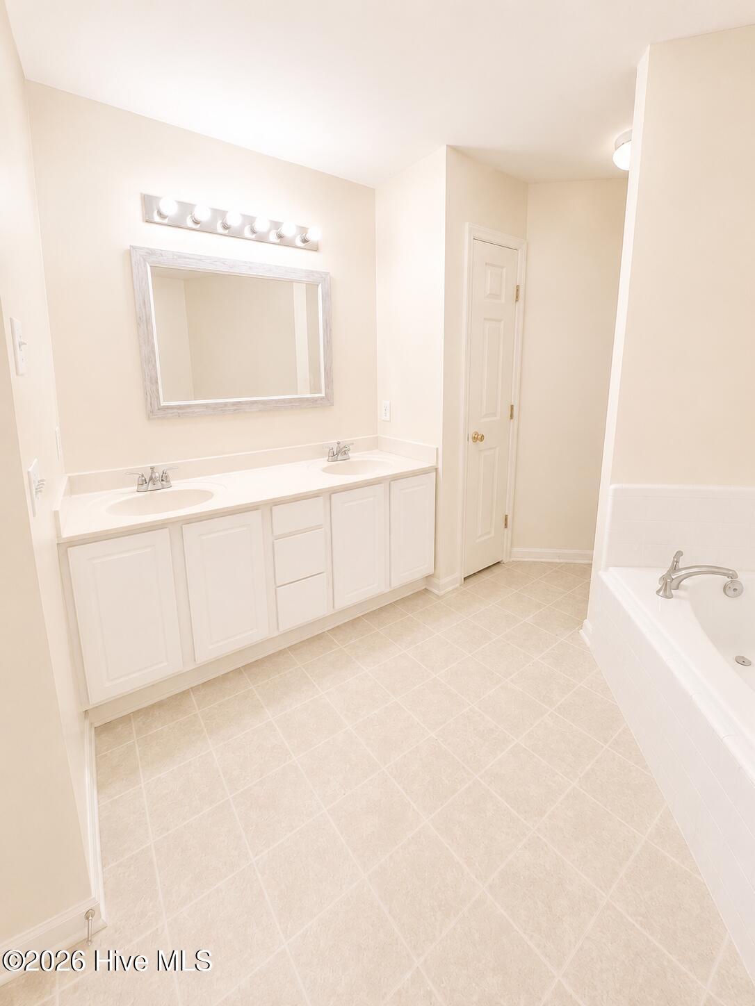 2235 Locksley Woods Drive E Property Photo 21