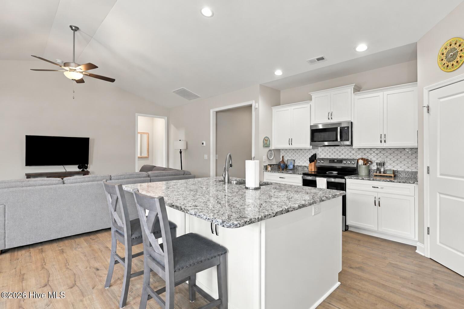 242 Thistle Court Property Photo 13