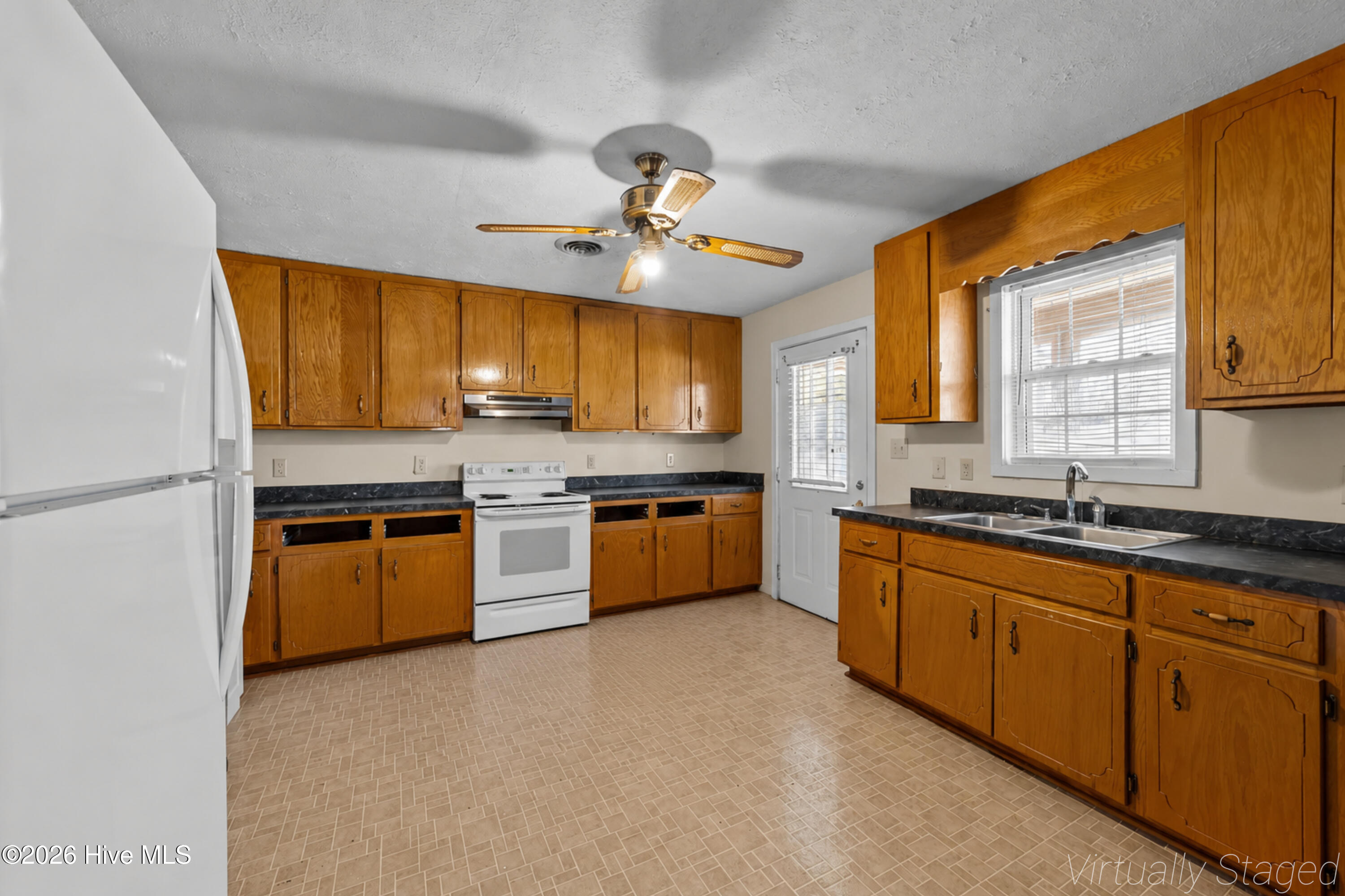 144 Victoria Drive Property Photo 4