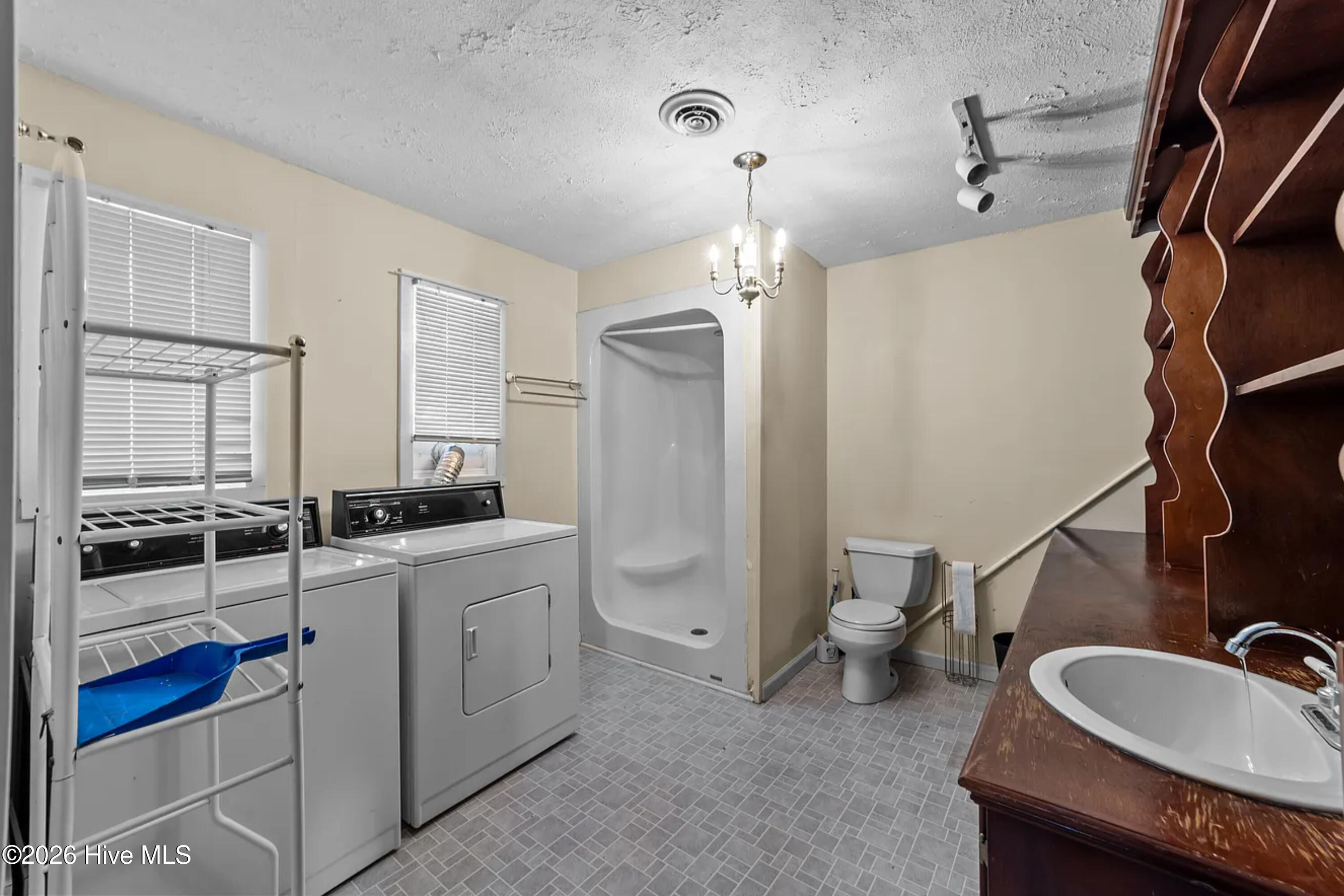 144 Victoria Drive Property Photo 15