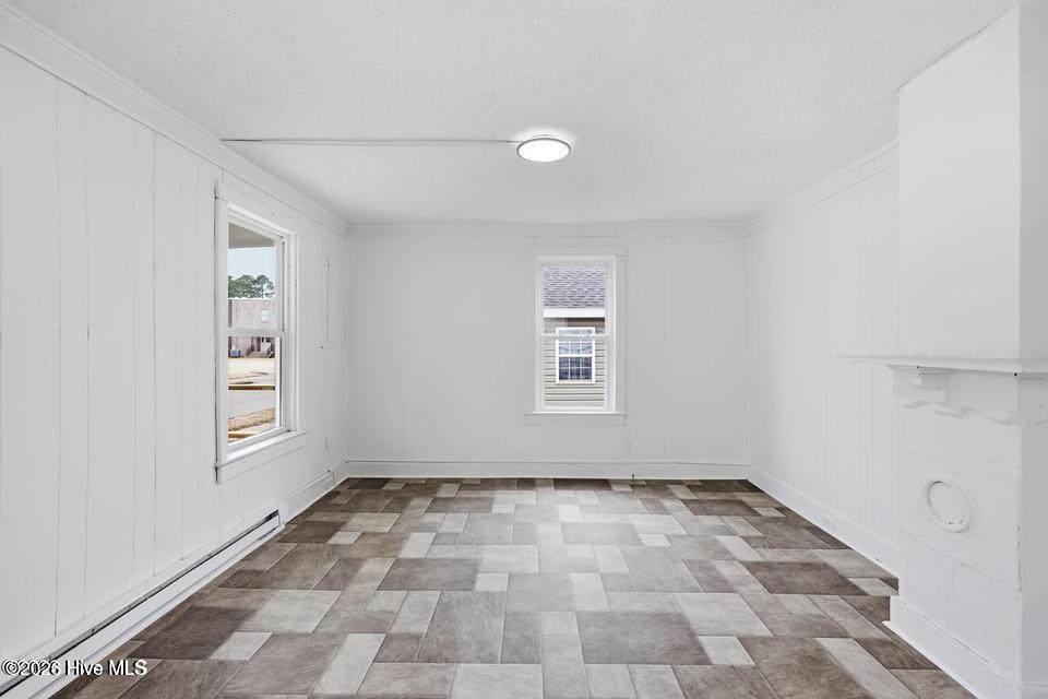 200 Queen Street Property Photo 3
