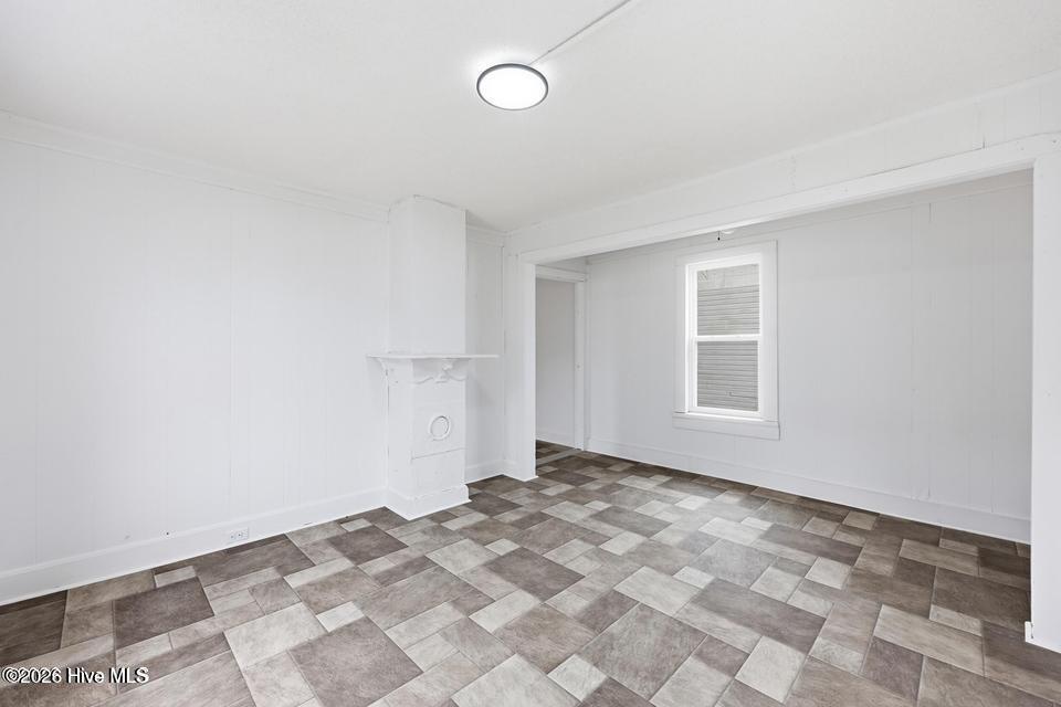 200 Queen Street Property Photo 4