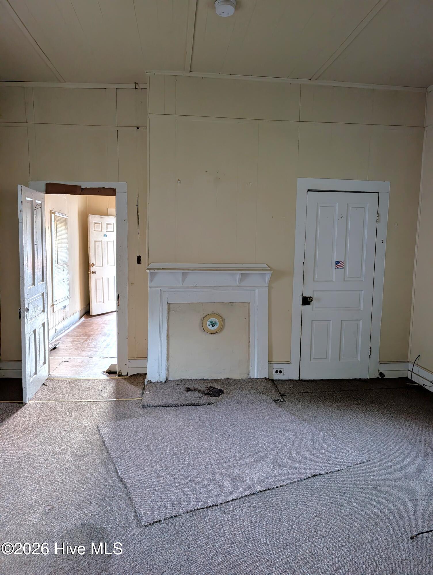 106 Ash Street E Property Photo 5