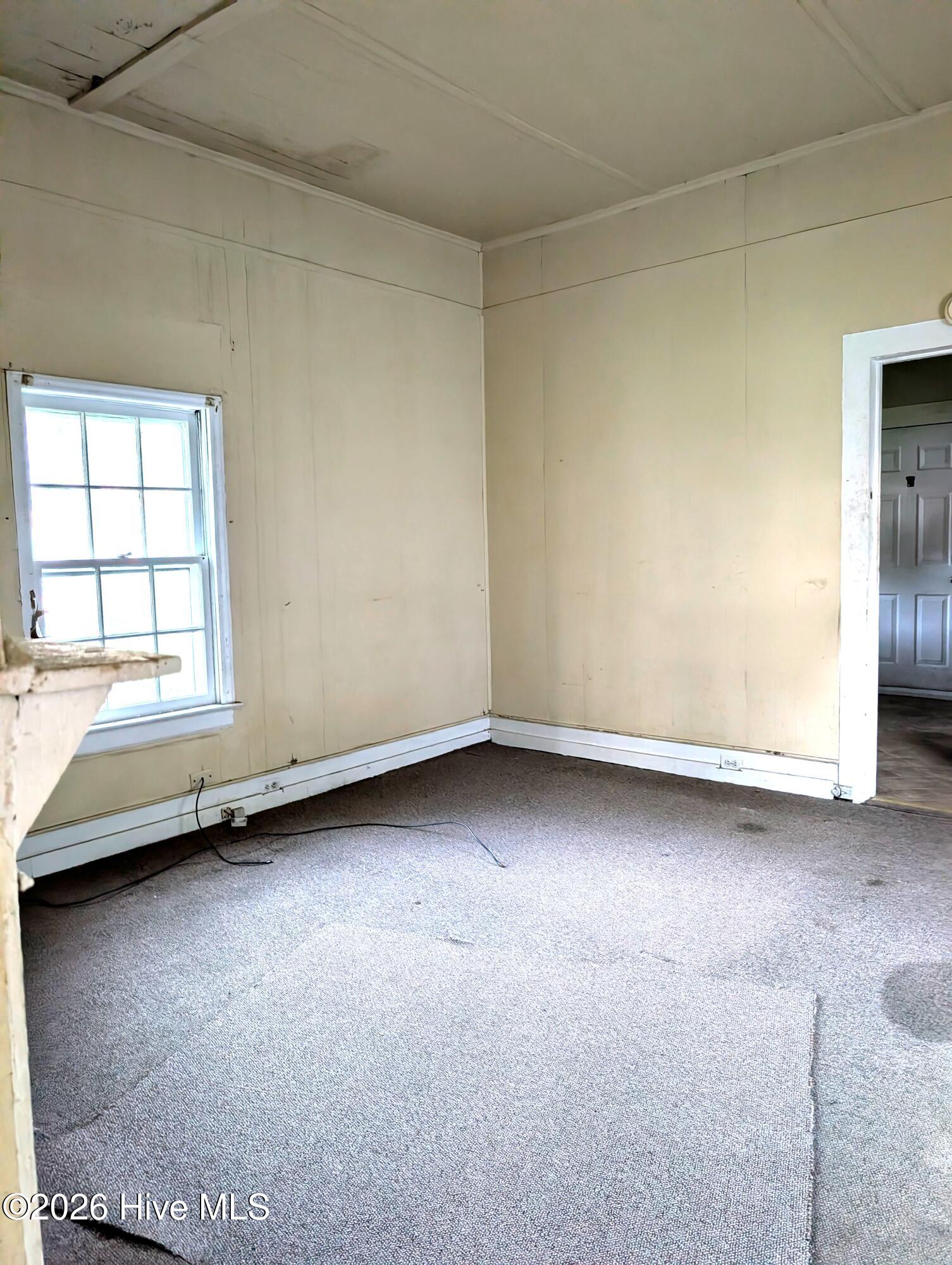 106 Ash Street E Property Photo 6