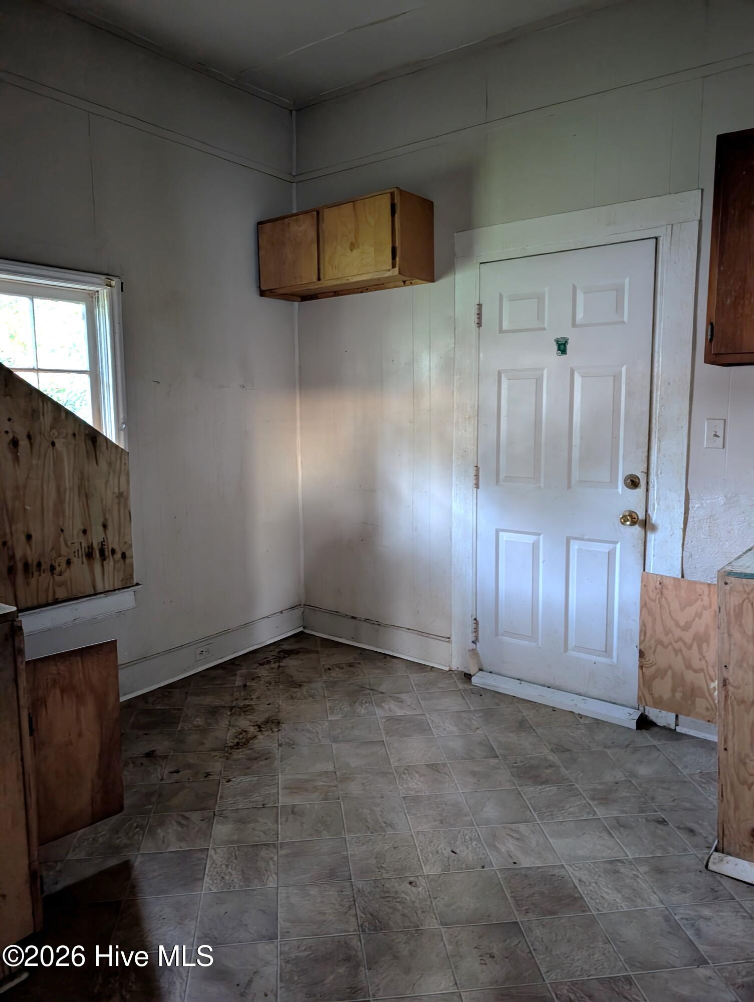 106 Ash Street E Property Photo 8