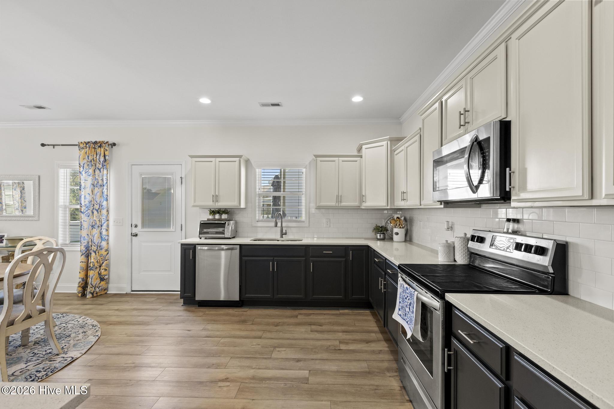 228 Coastline Circle Property Photo 4