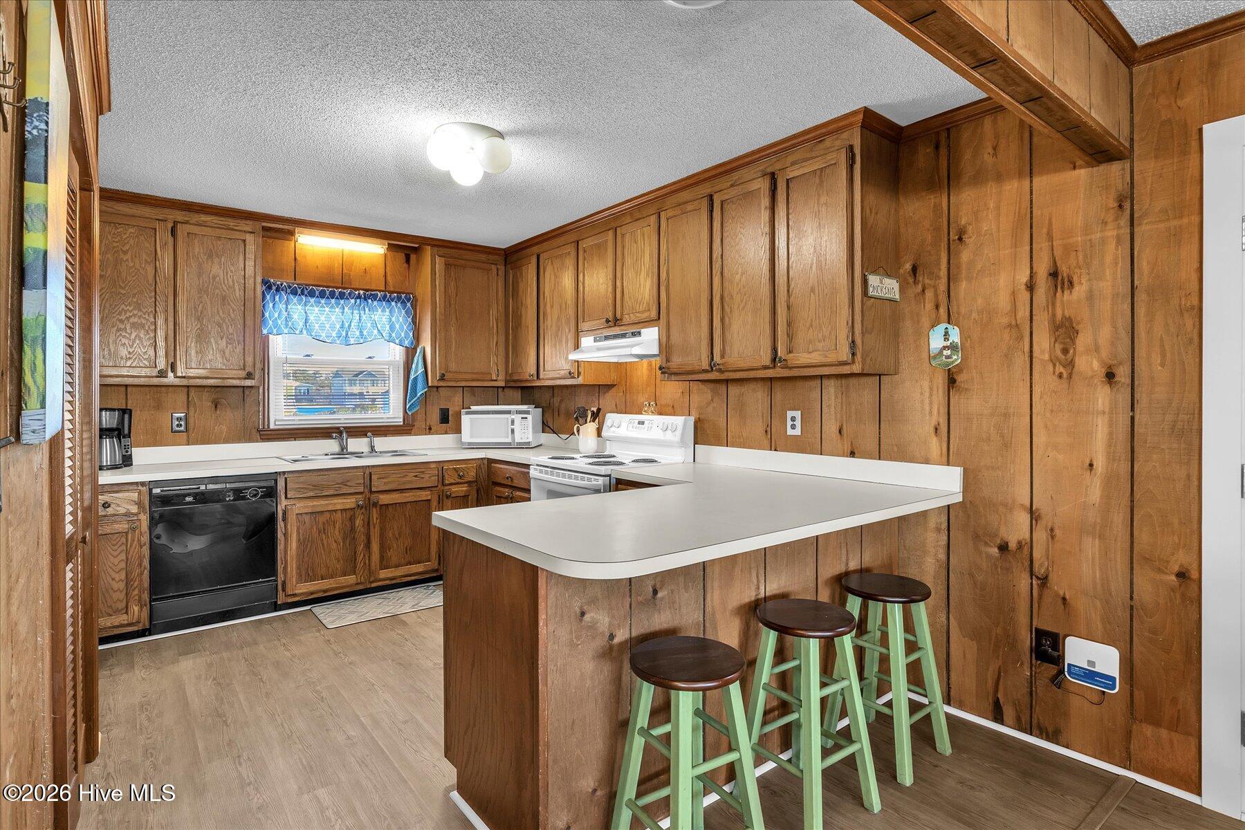 4319 E Beach Drive Property Photo 5