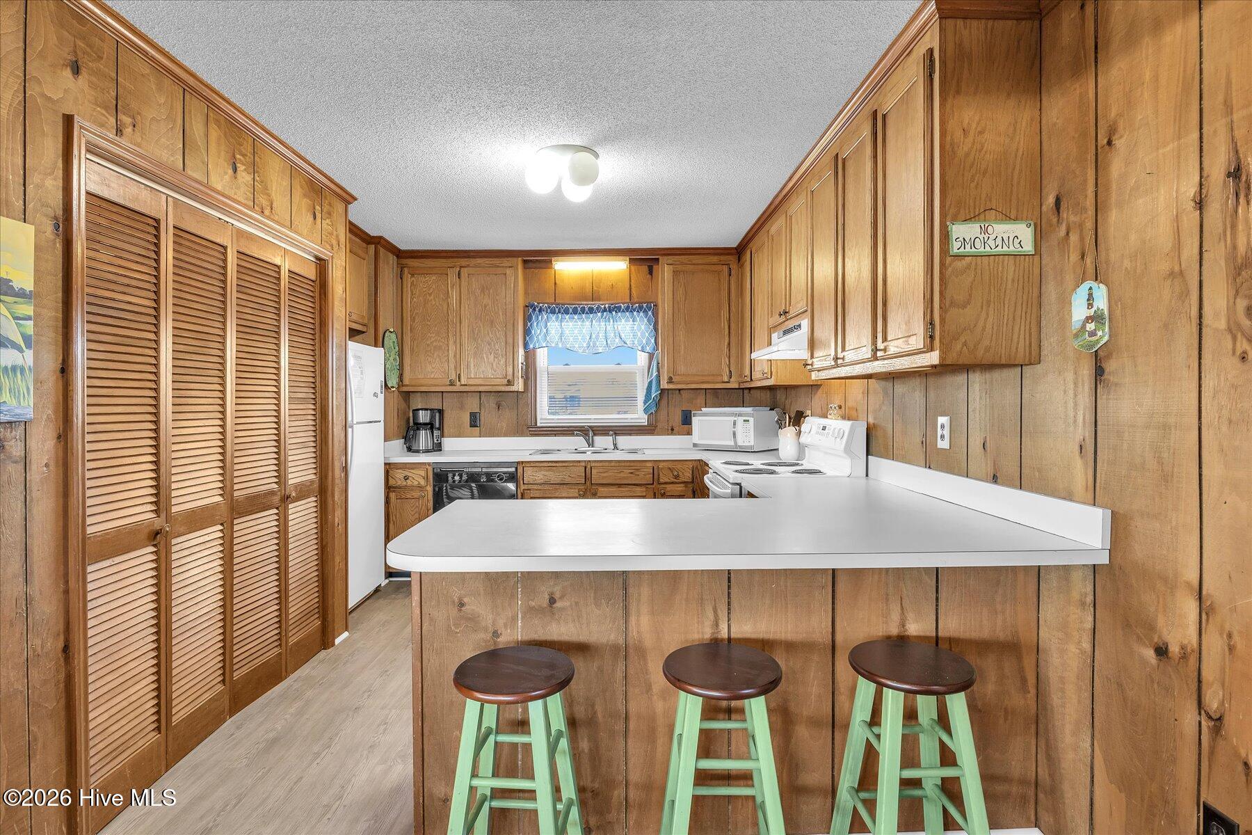 4319 E Beach Drive Property Photo 6