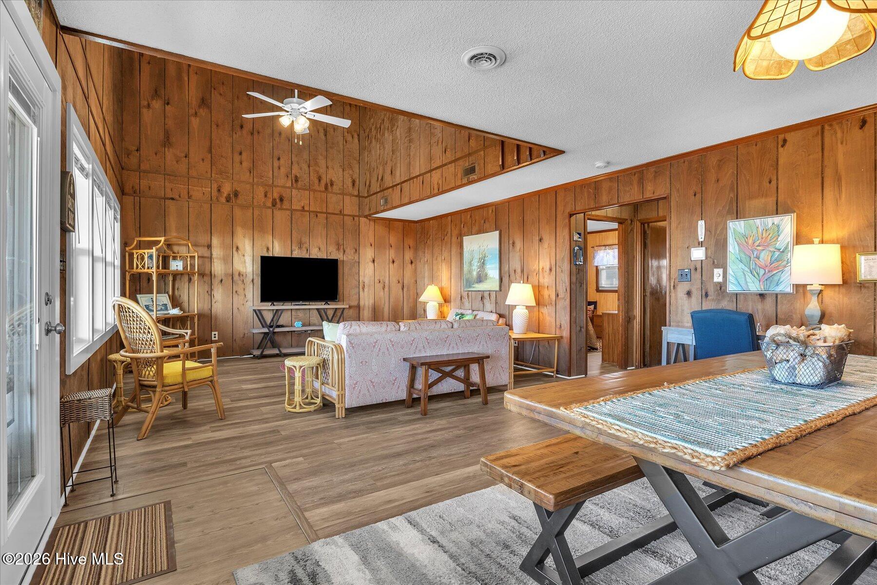 4319 E Beach Drive Property Photo 7