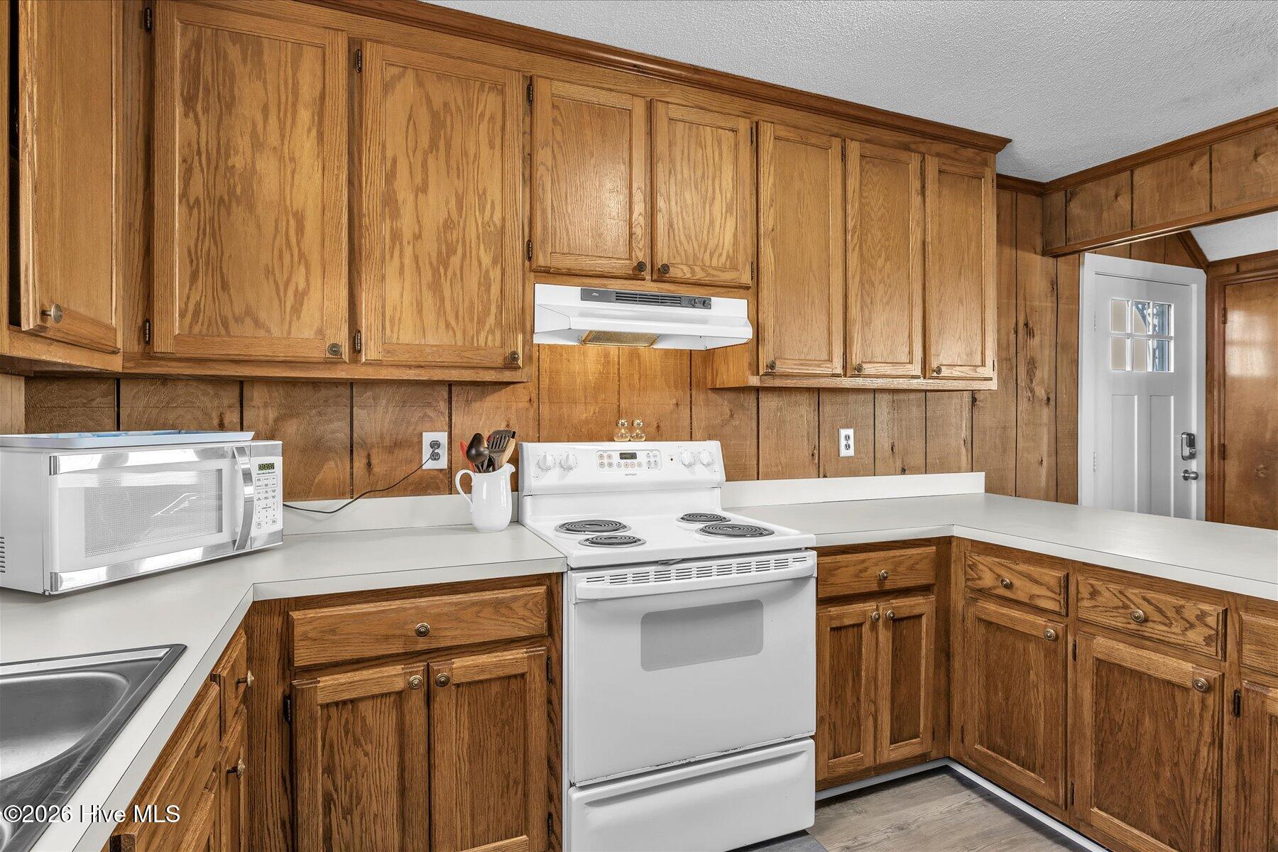 4319 E Beach Drive Property Photo 12