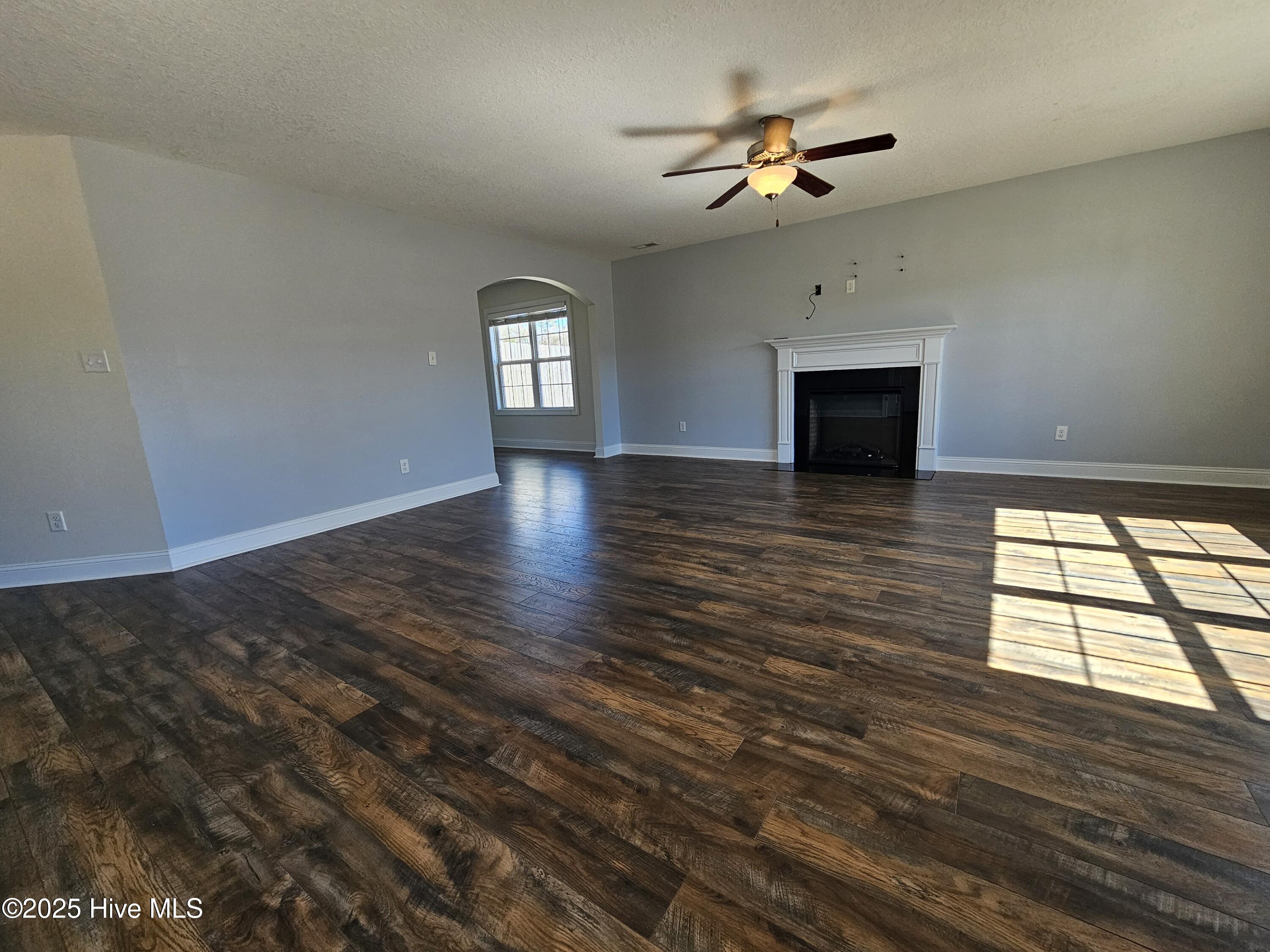 405 Midnight Drive Property Photo 4