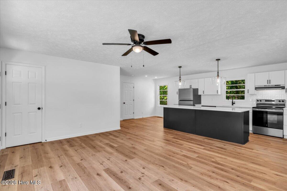 604 S Hardin Street Property Photo 5