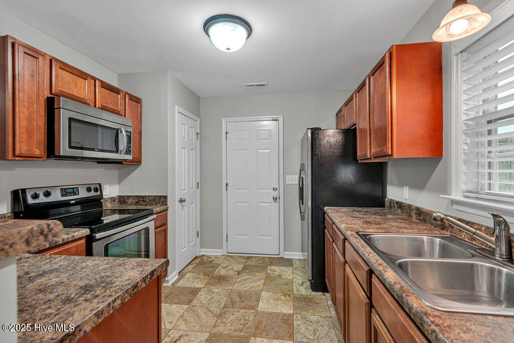 713 Savannah Drive Property Photo 8