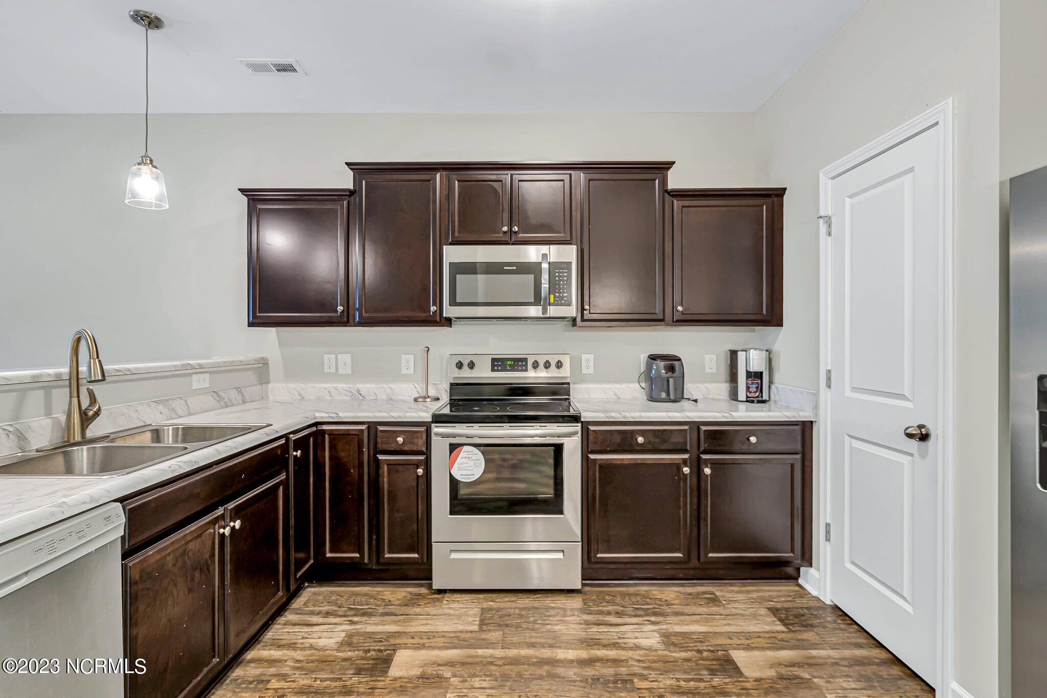 14 Jaydn Drive W Property Photo 6