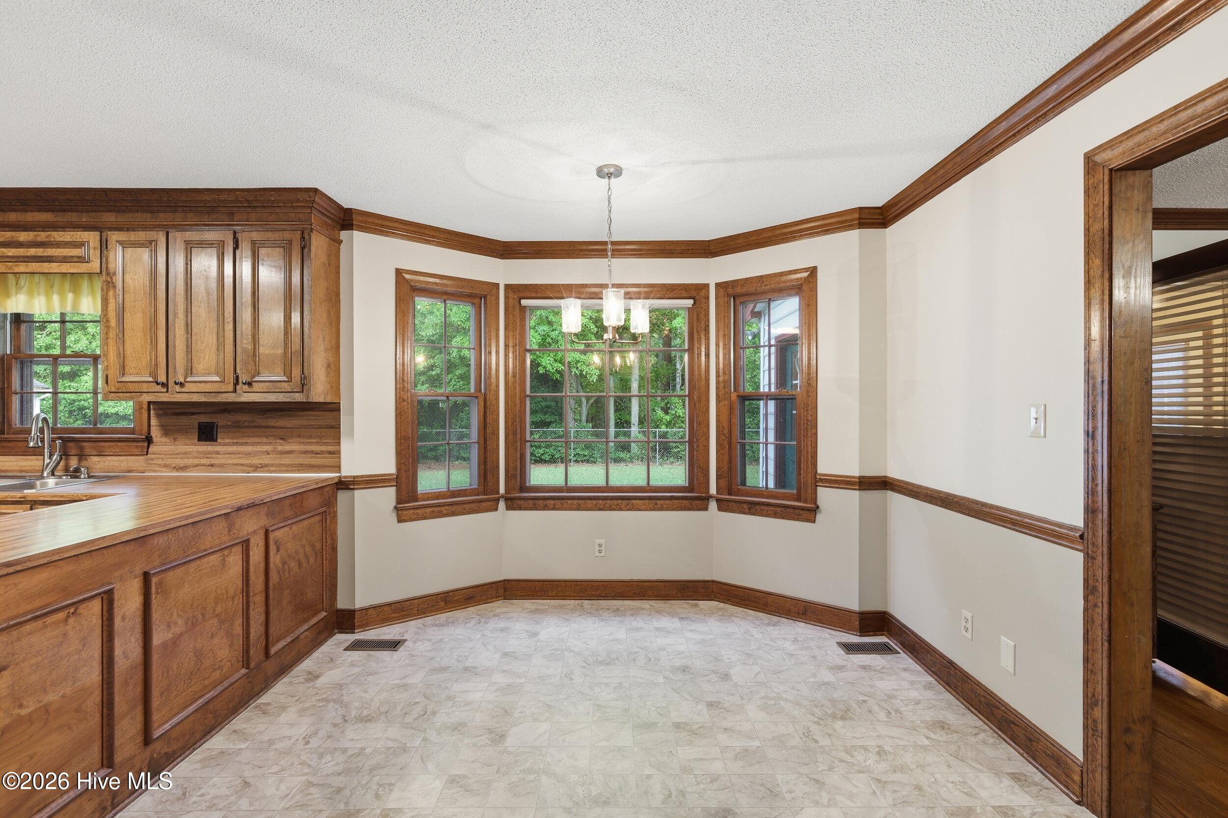 503 Crestline Boulevard Property Photo 4
