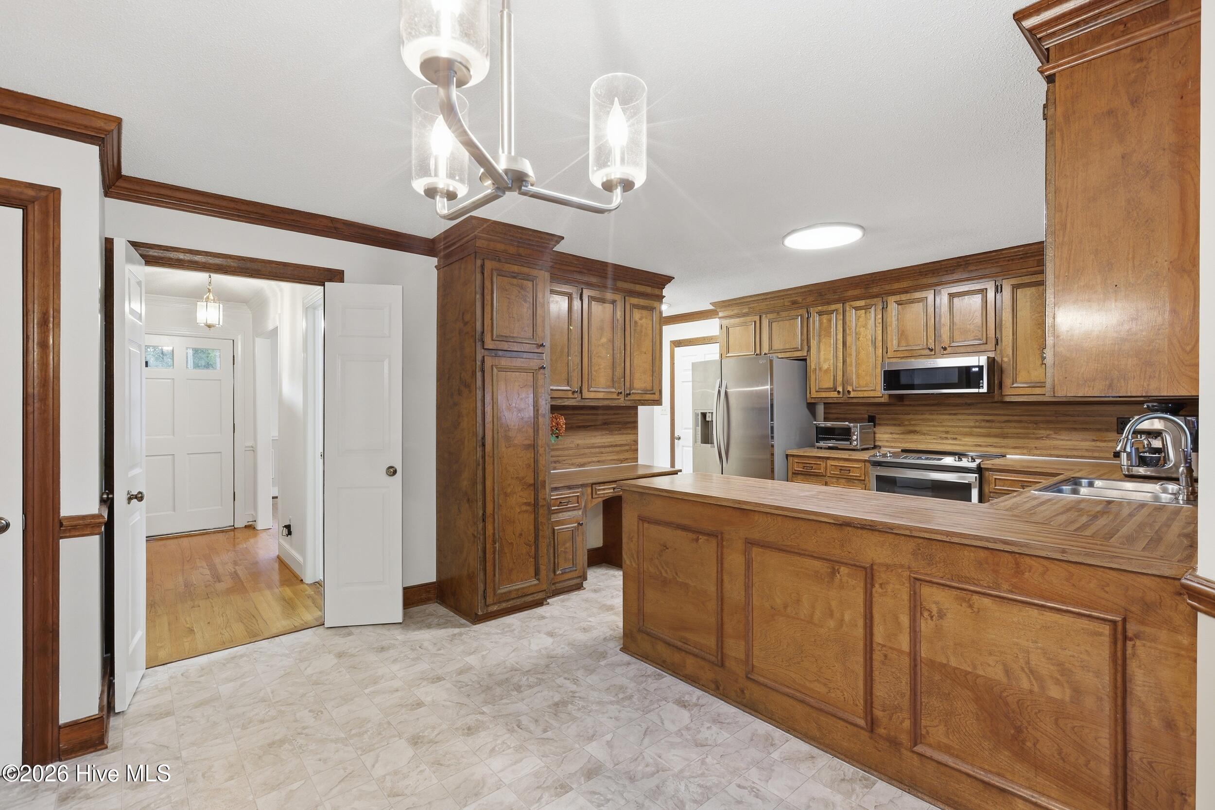 503 Crestline Boulevard Property Photo 5