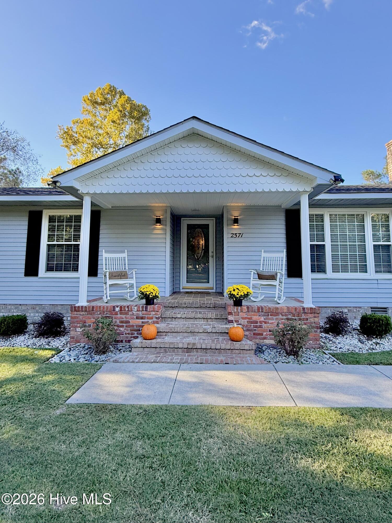 2571 English Squire Drive Property Photo 2