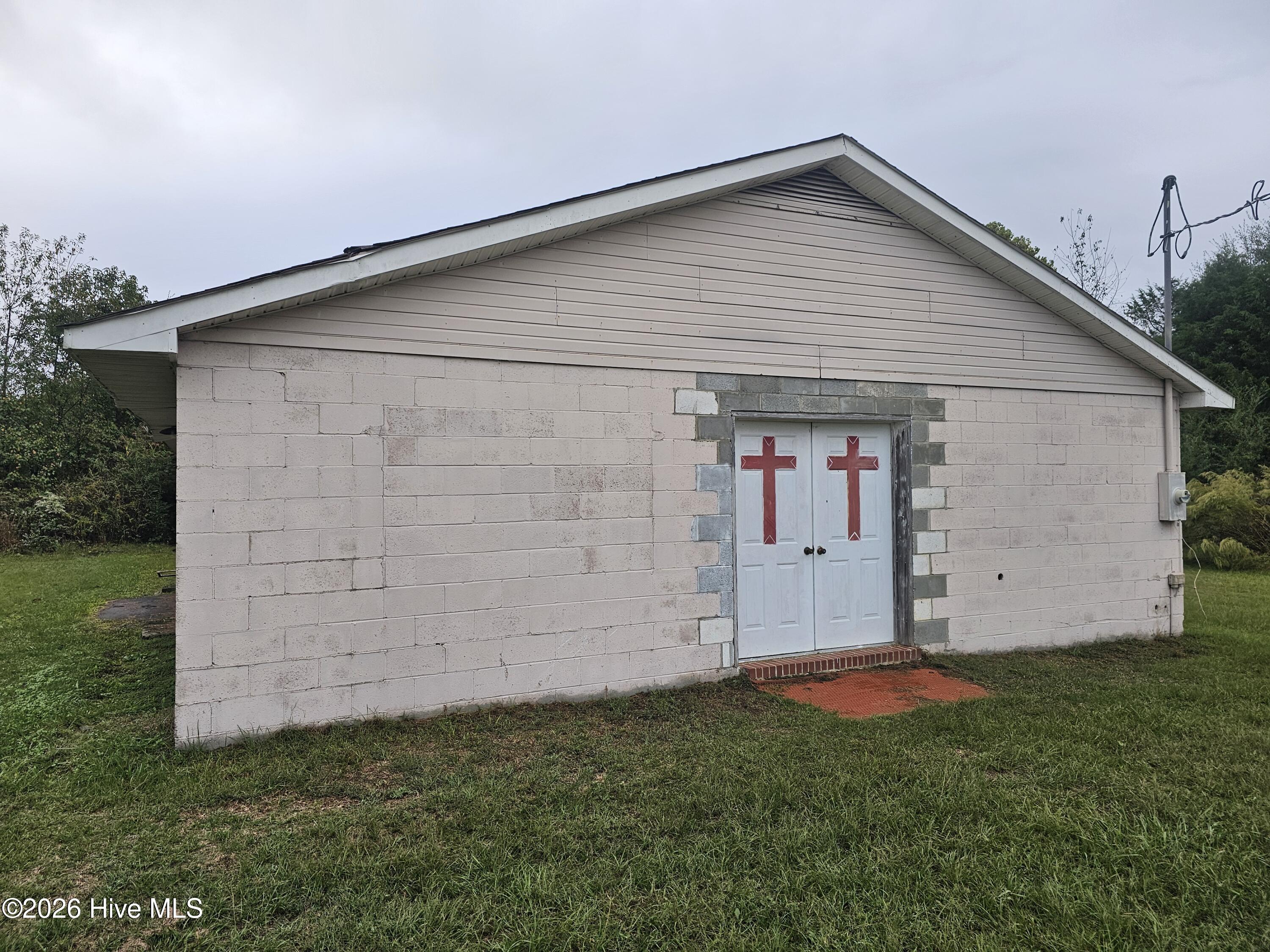 25 Ne Holmes Pond Road Property Photo 1