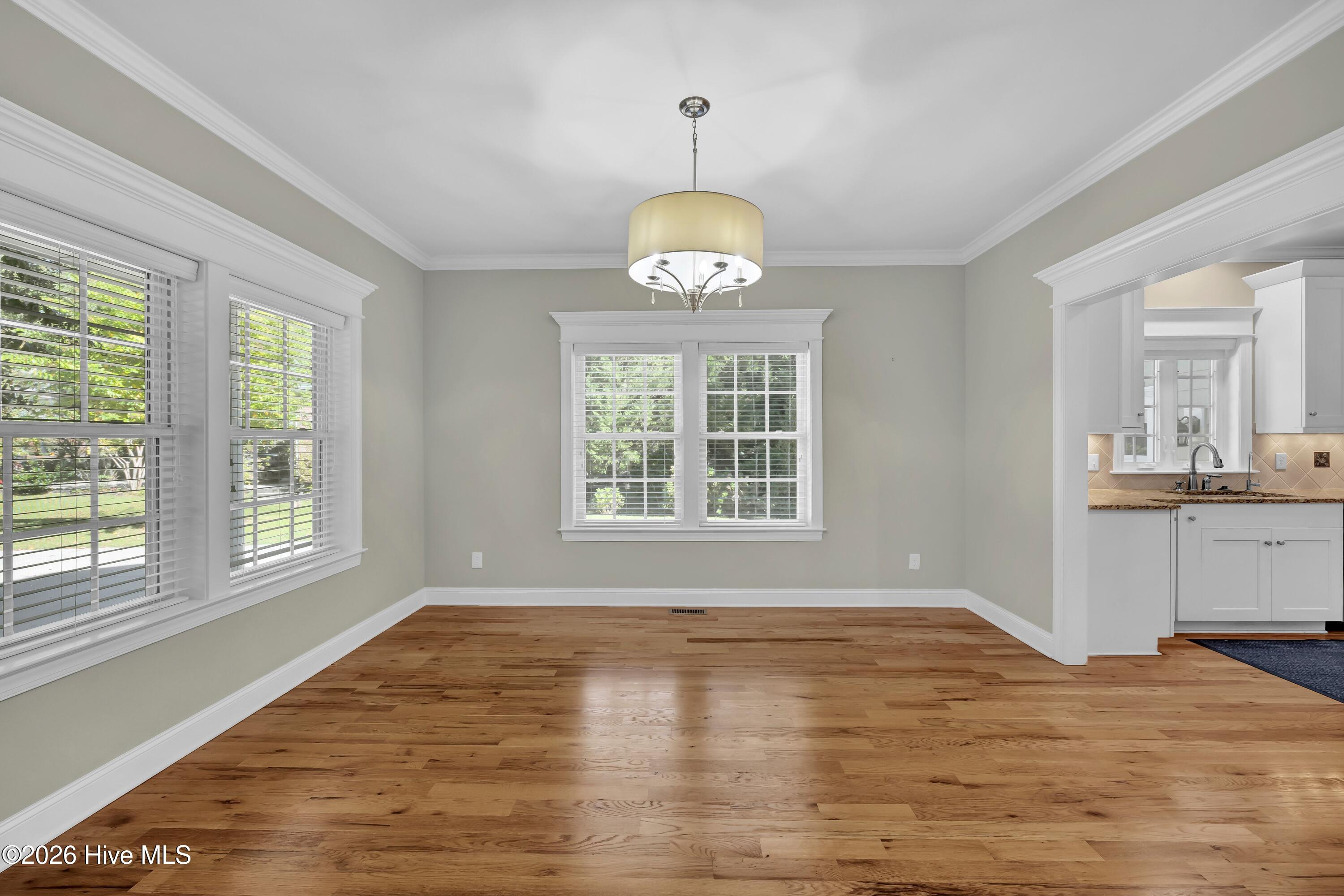 580 Riverwood Drive Se Property Photo 6