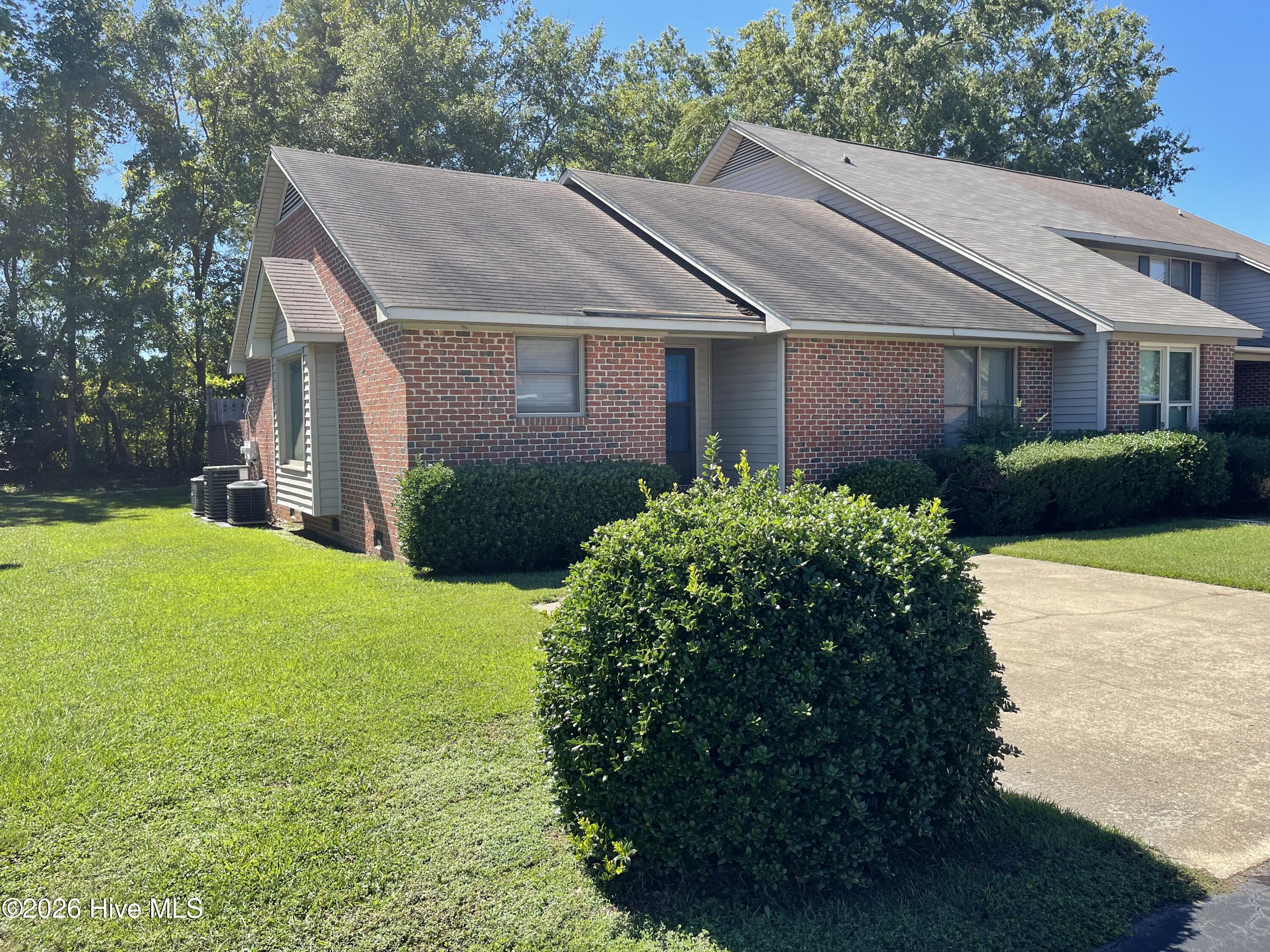 1004 Old Charleston Circle Property Photo 1