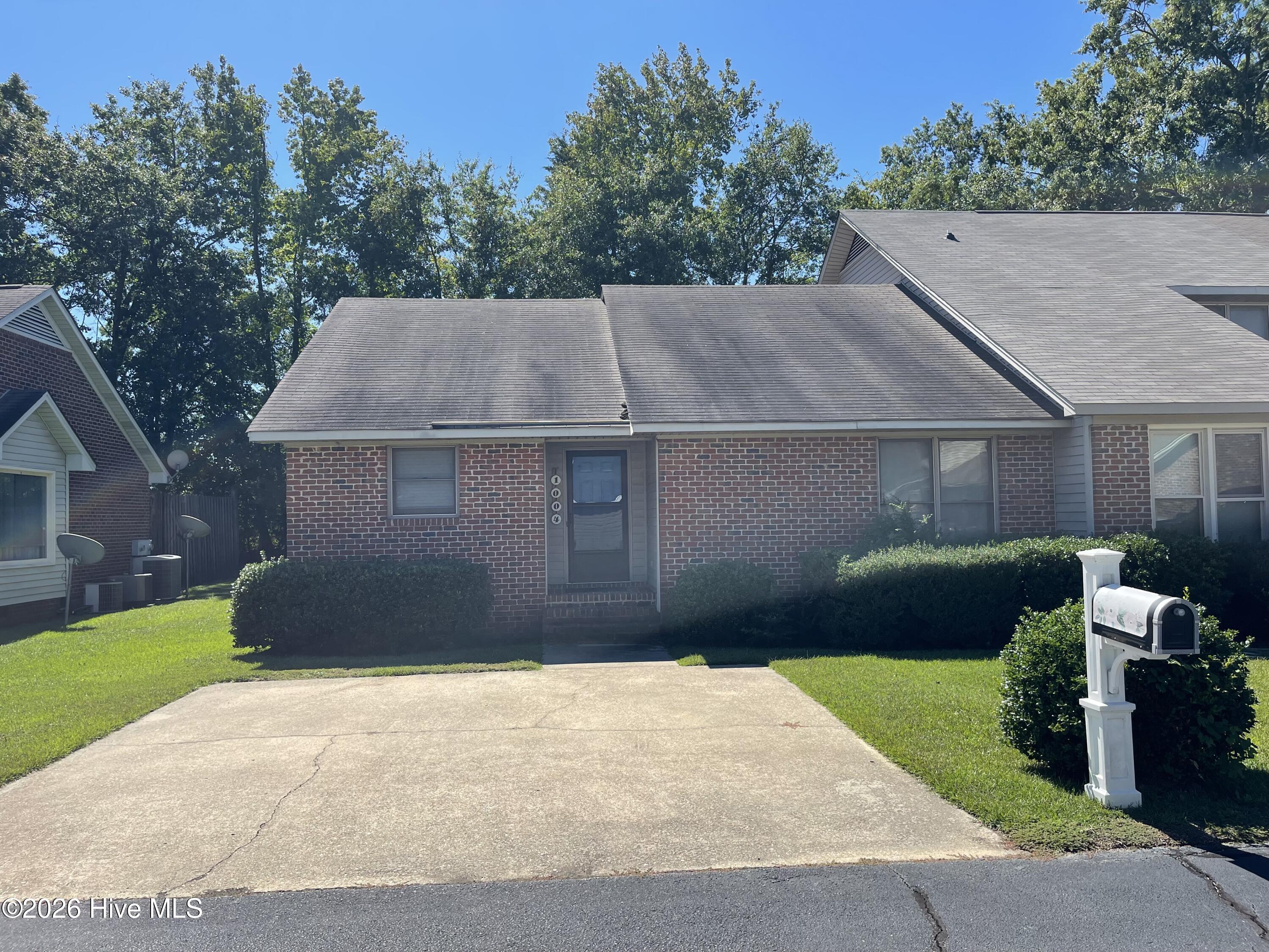 1004 Old Charleston Circle Property Photo 3