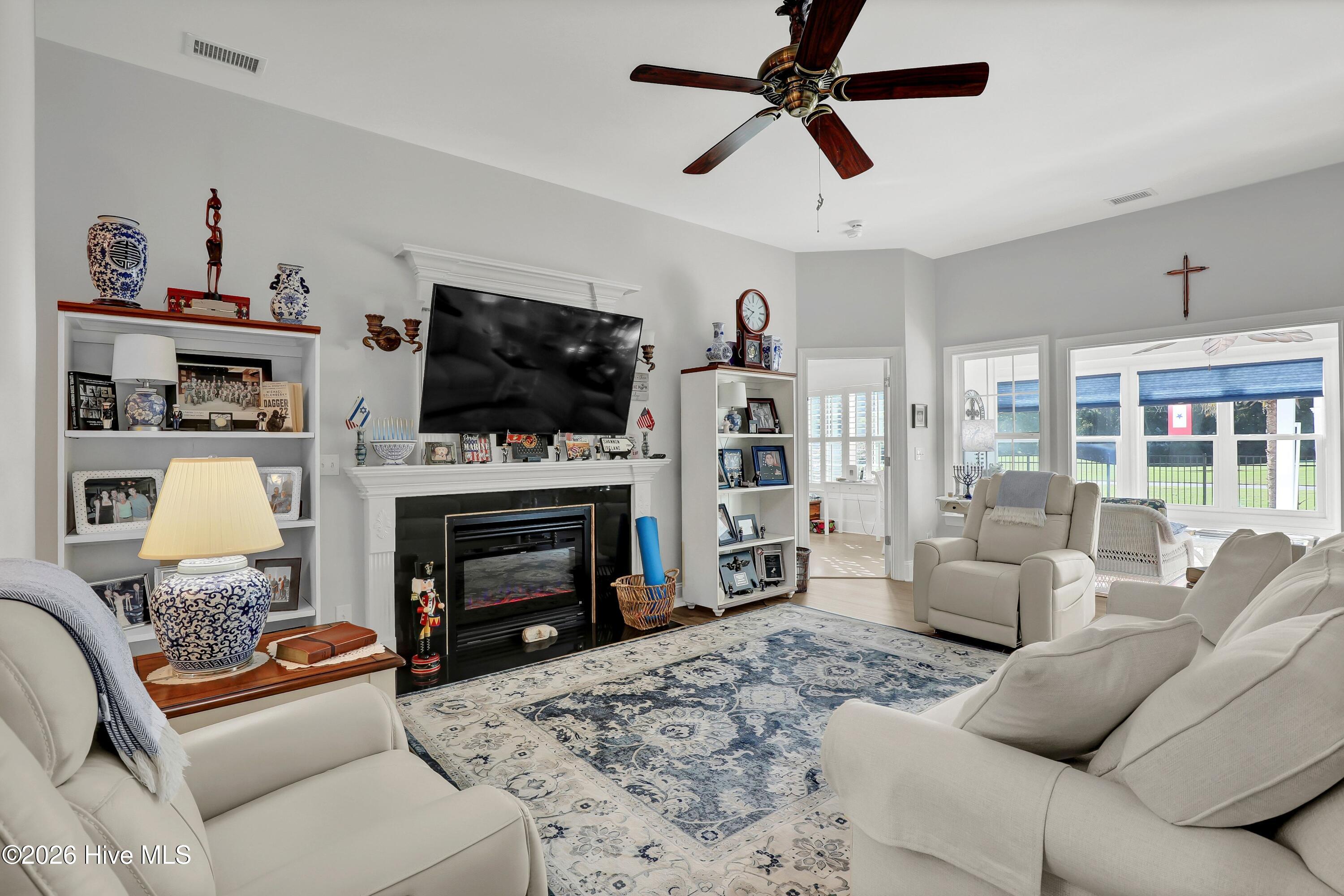 282 Castle Bay Drive Property Photo 8