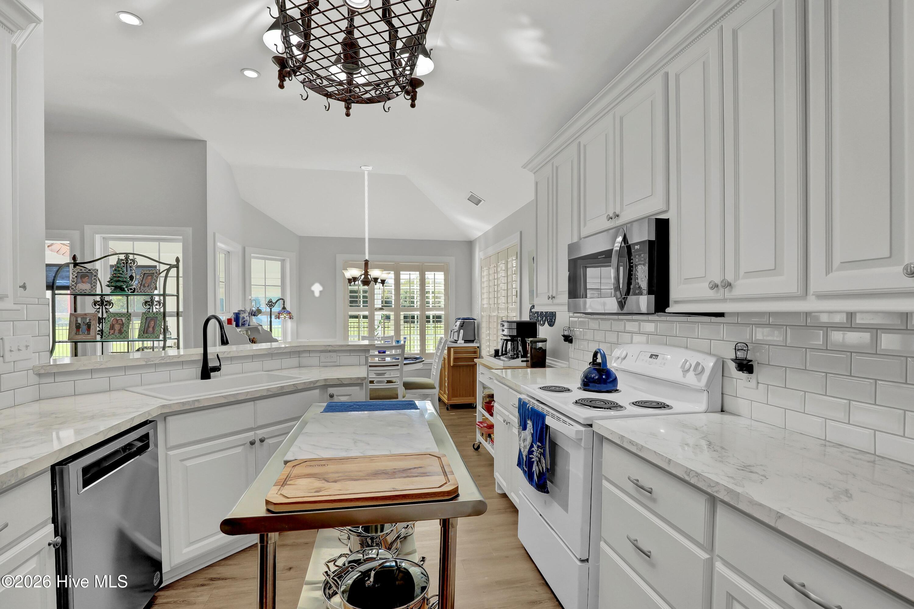 282 Castle Bay Drive Property Photo 12