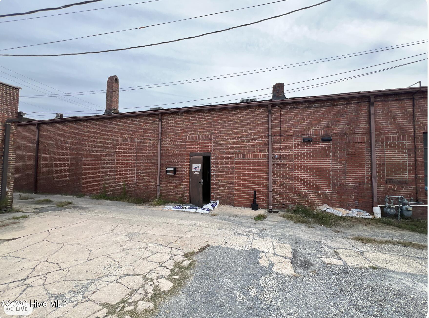 100 W Elizabeth Street Property Photo 8