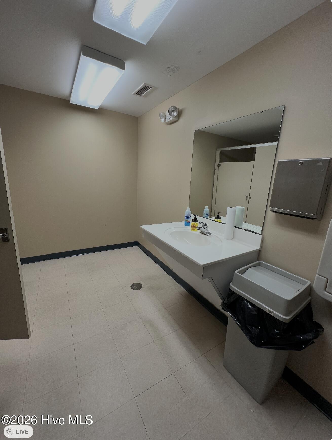 100 W Elizabeth Street Property Photo 12