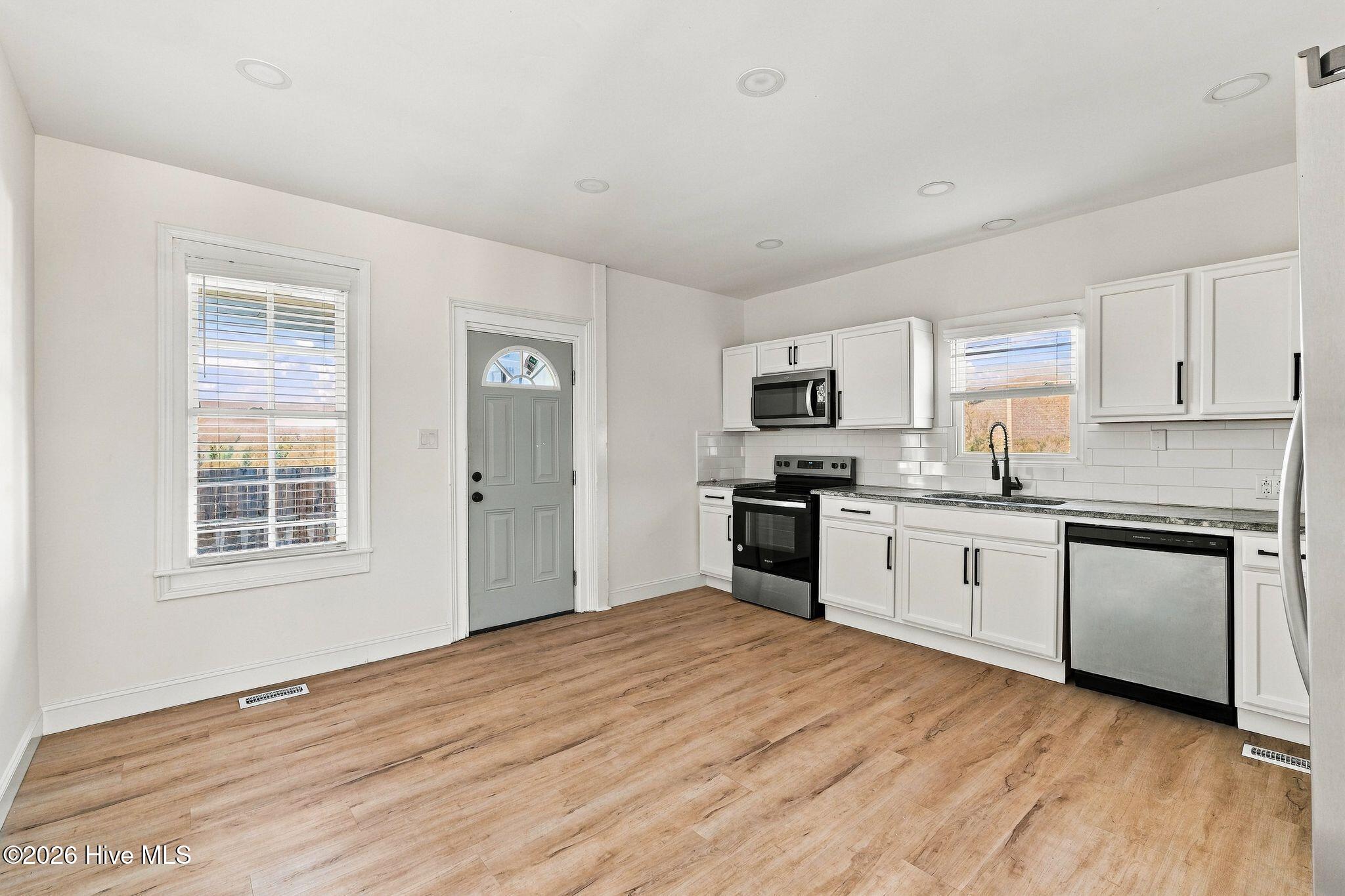 448 W Stewart Street Property Photo 6
