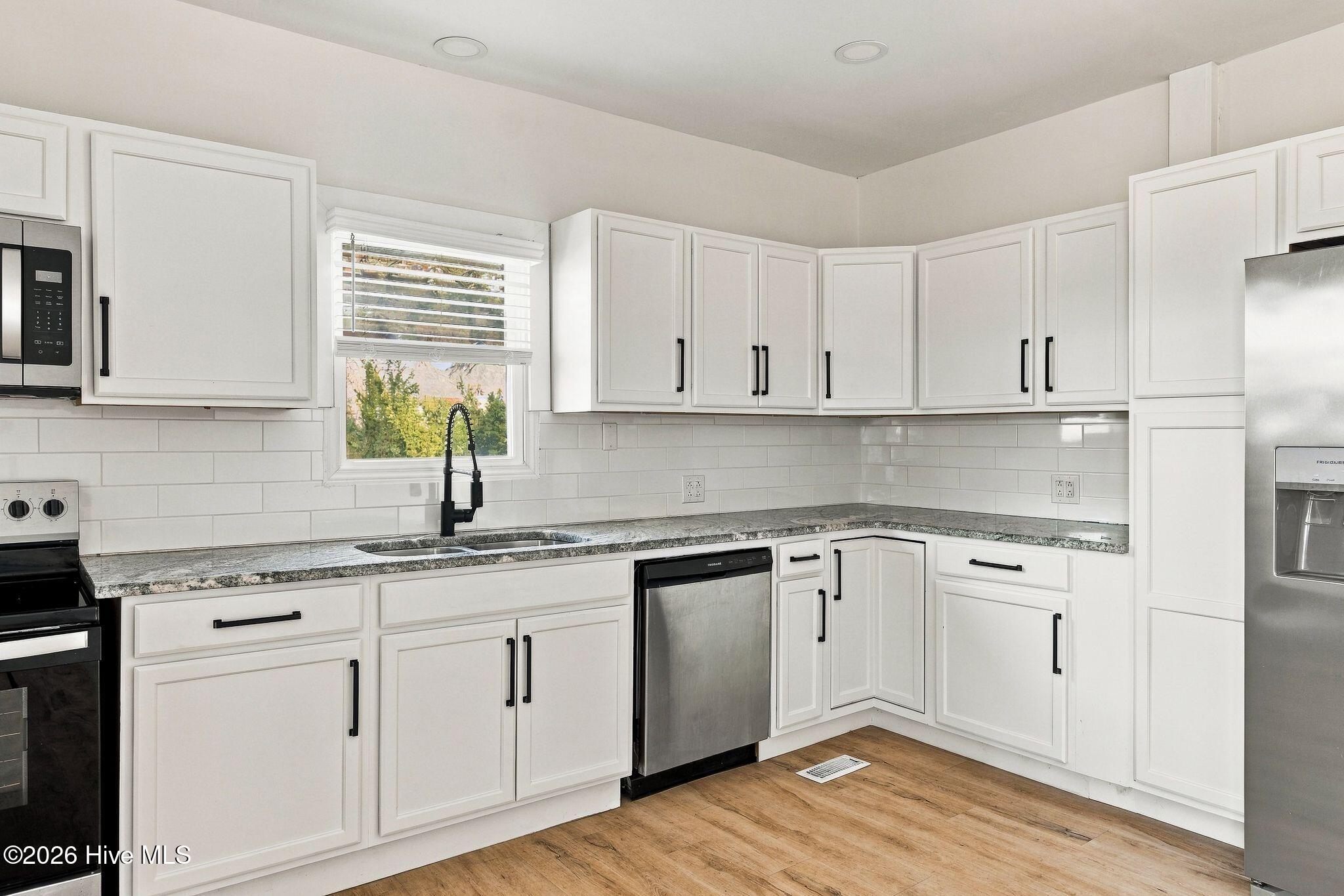 448 W Stewart Street Property Photo 8