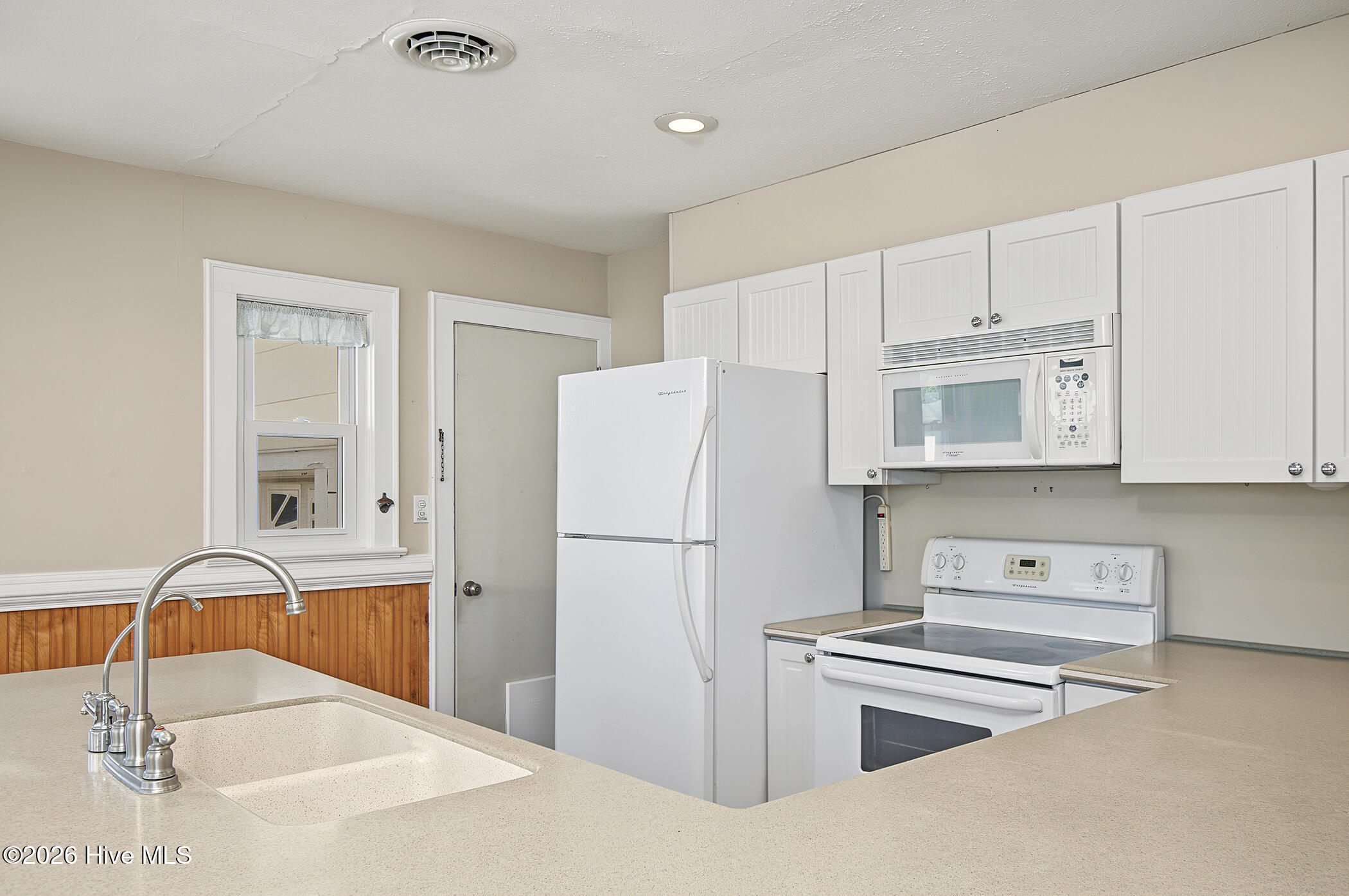 212 George Street Property Photo 10