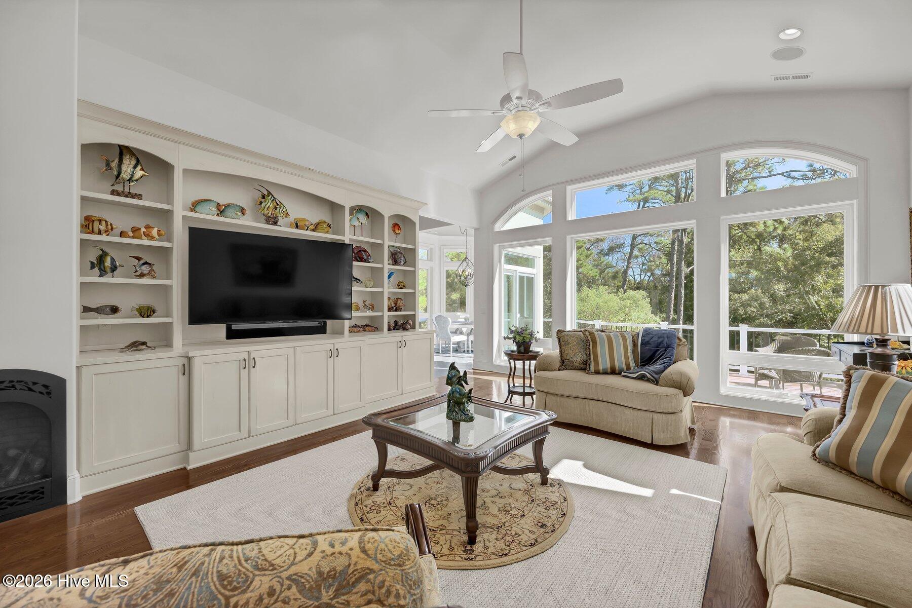 3618 Holly Harbor Drive Property Photo 6