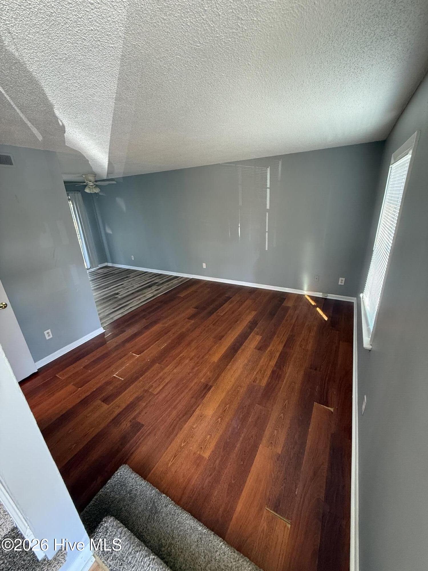 906 Verdant Drive B Property Photo 2