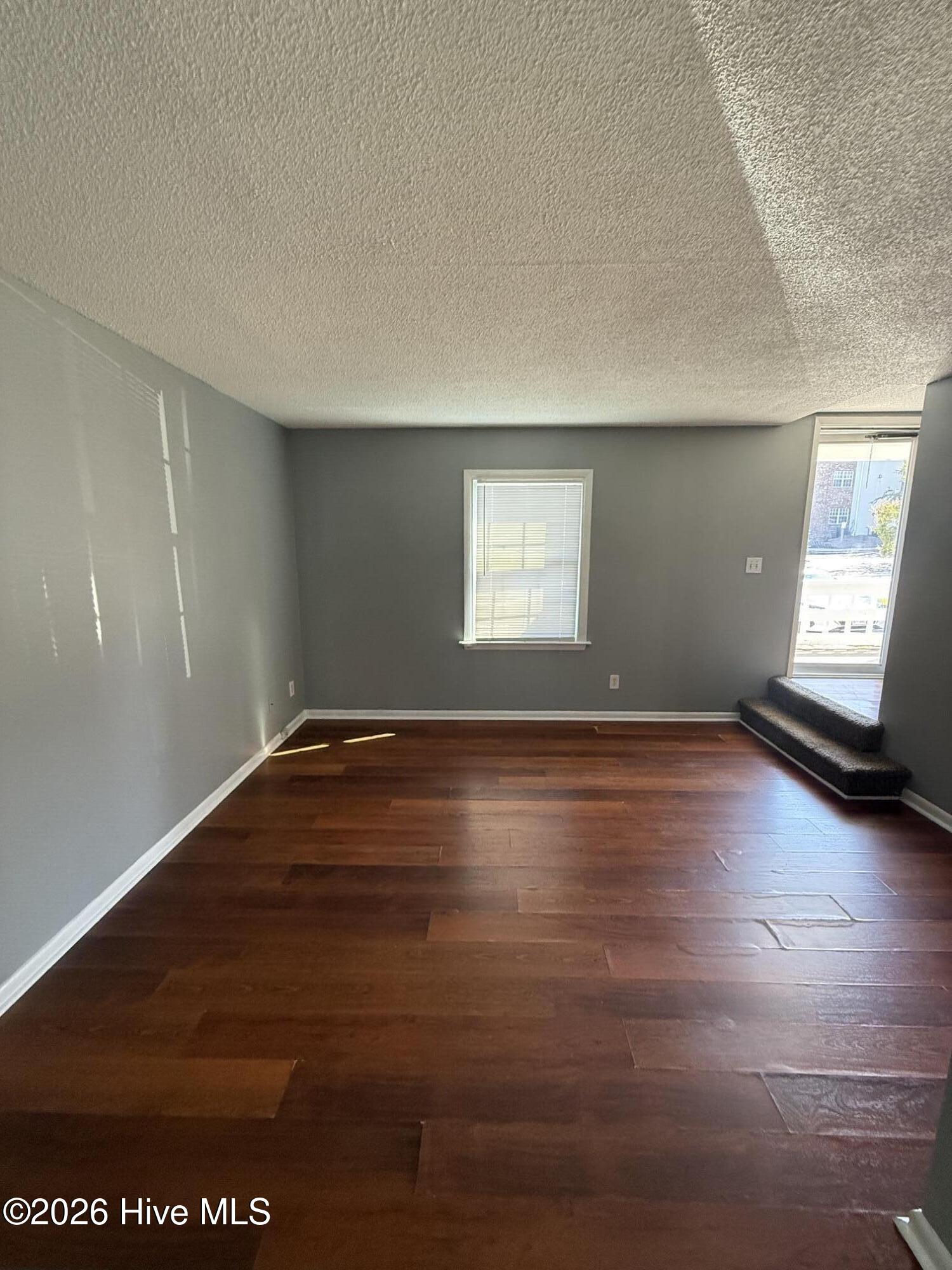 906 Verdant Drive B Property Photo 3