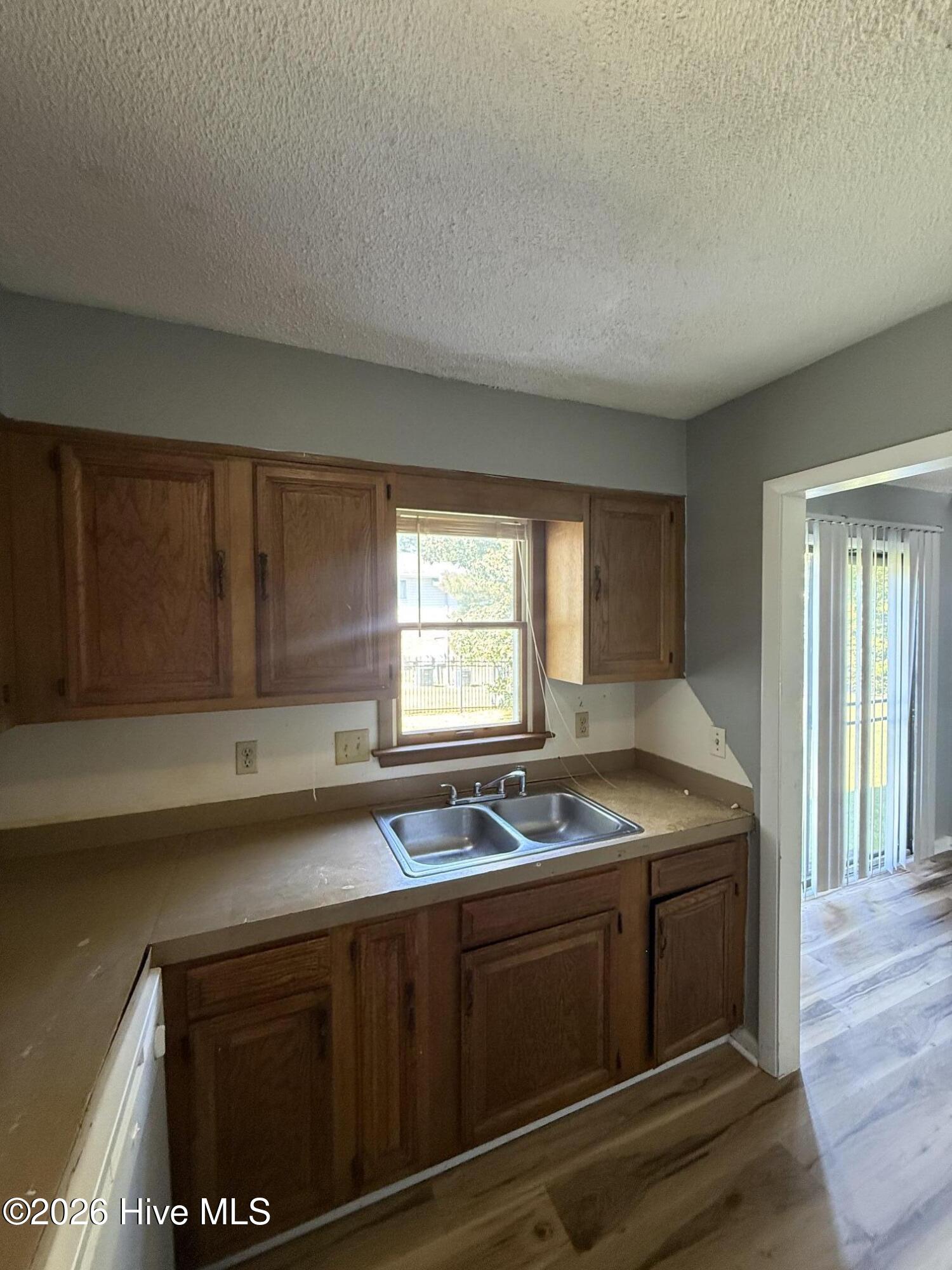 906 Verdant Drive B Property Photo 7