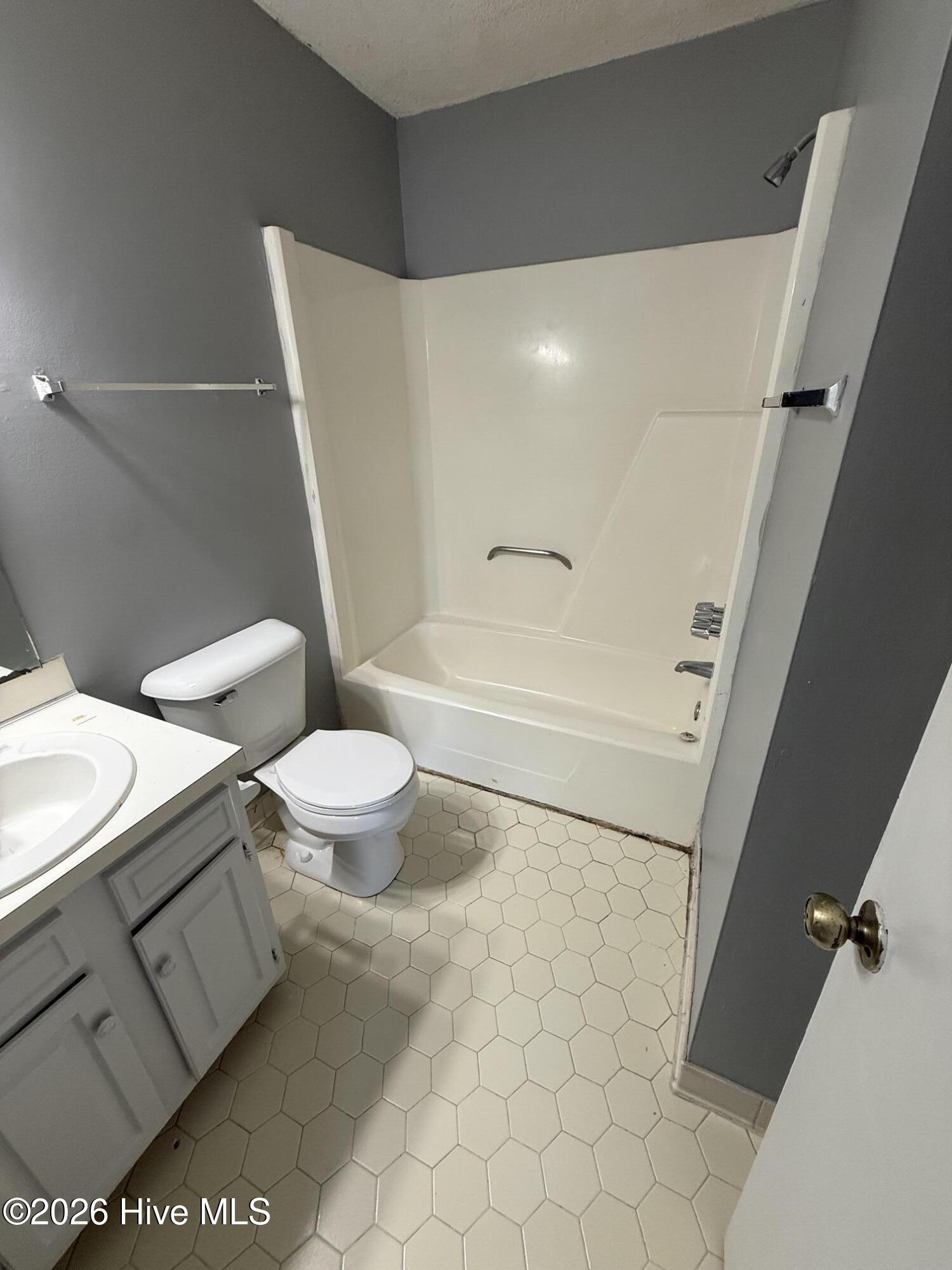 906 Verdant Drive B Property Photo 8