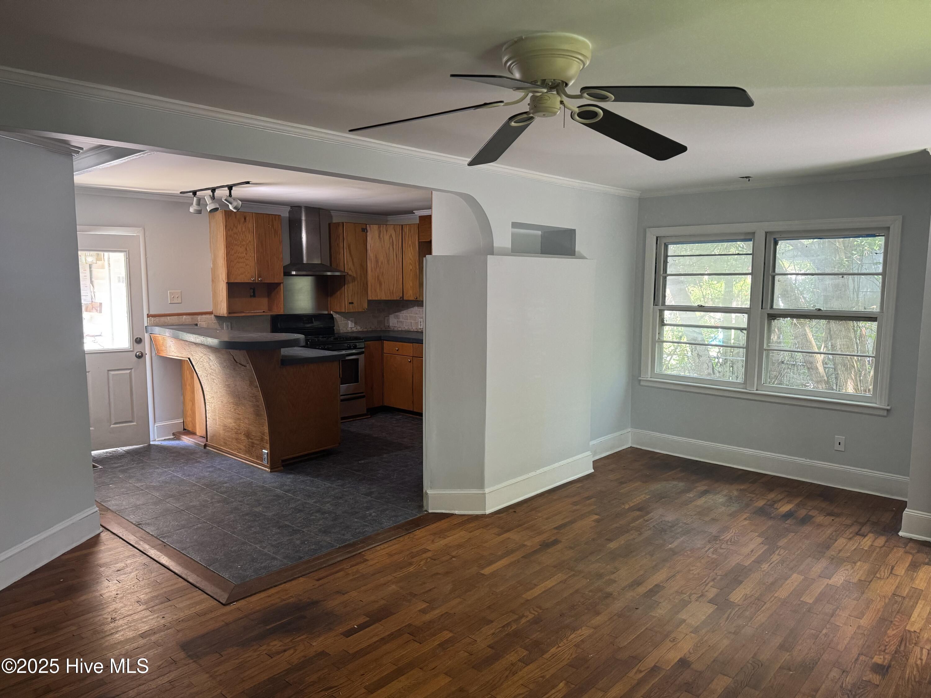 4022 Wilshire Boulevard Property Photo 2