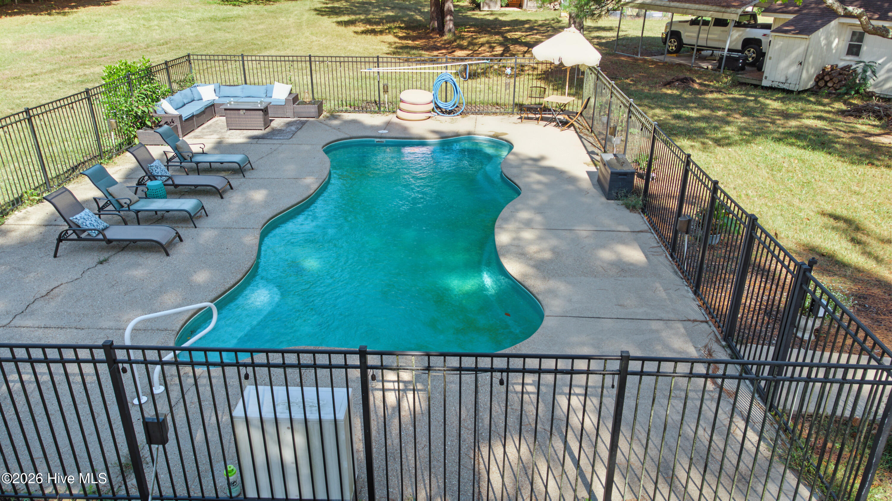 735 Daniels Road Property Photo 2