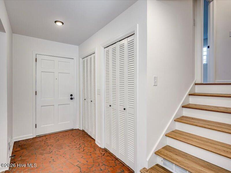 1909 Curtis Drive Property Photo 5