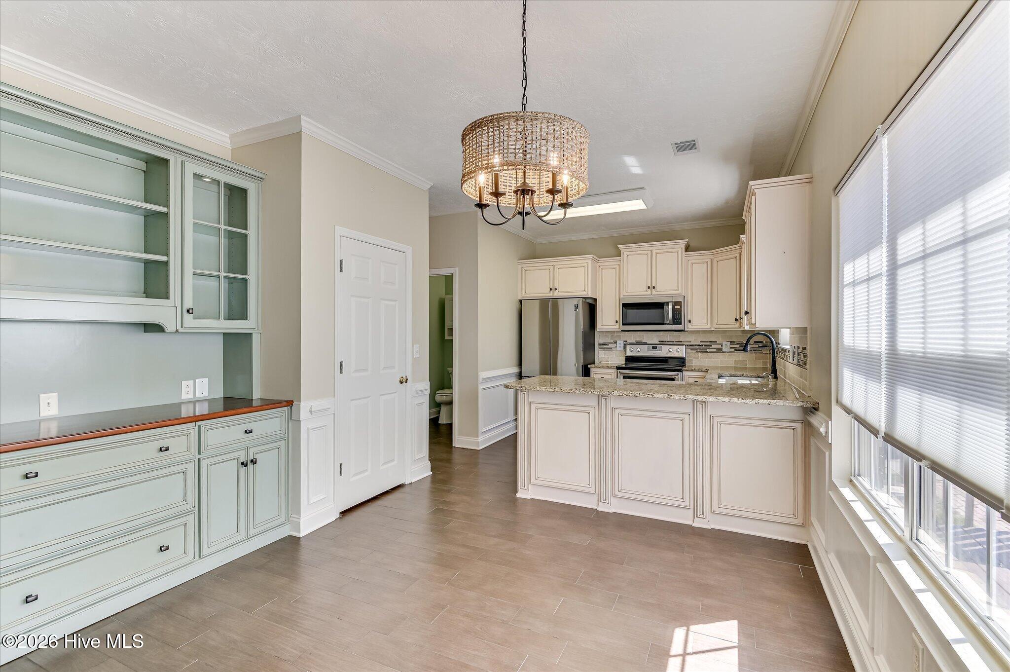 1088 Hampstead Place Property Photo 15