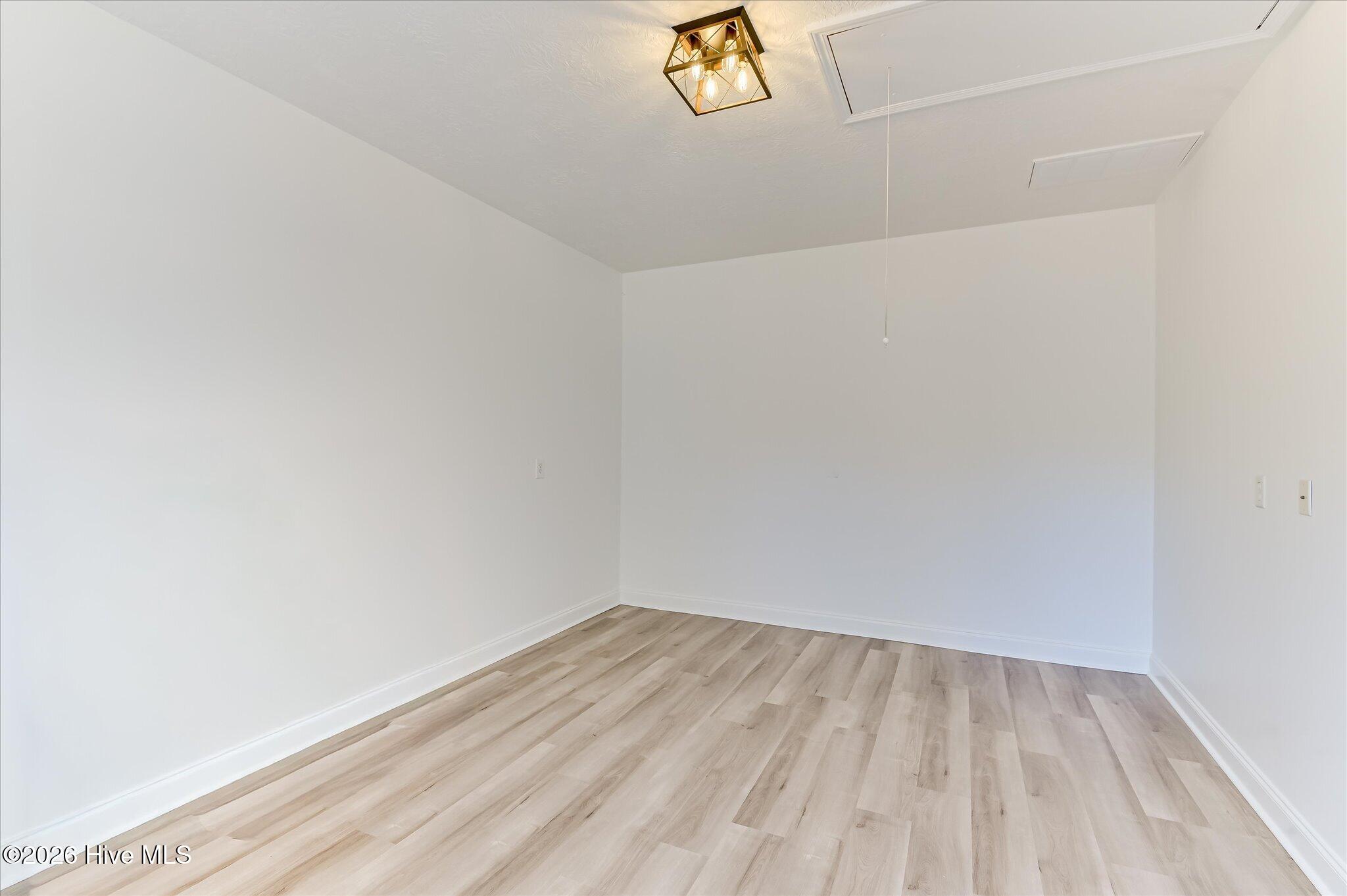 1088 Hampstead Place Property Photo 34