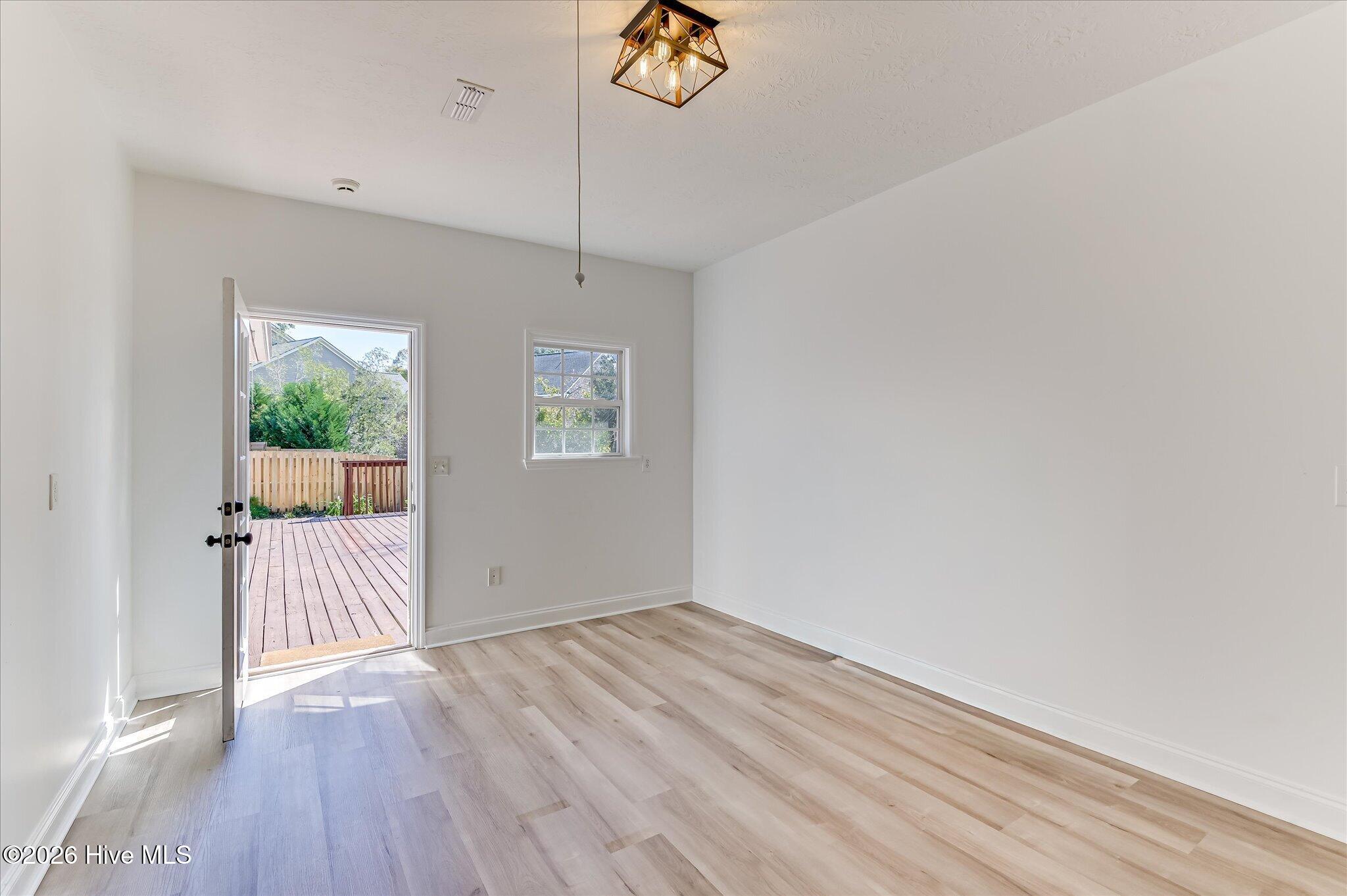 1088 Hampstead Place Property Photo 35