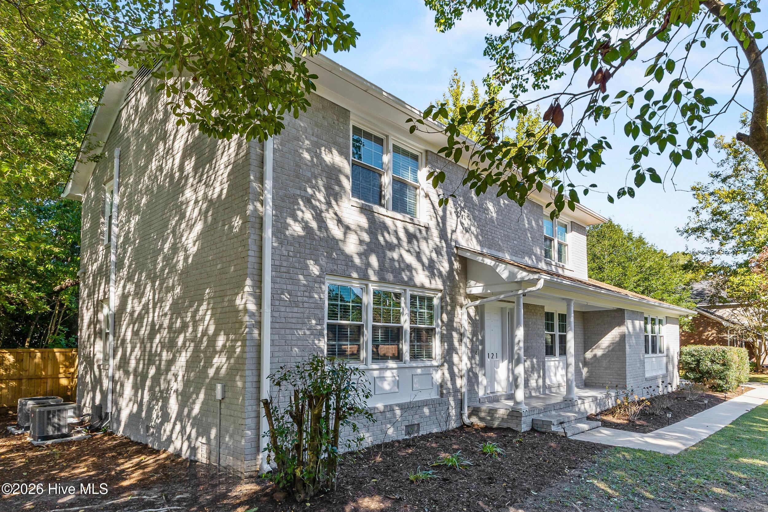 121 Chelsea Lane Property Photo 4