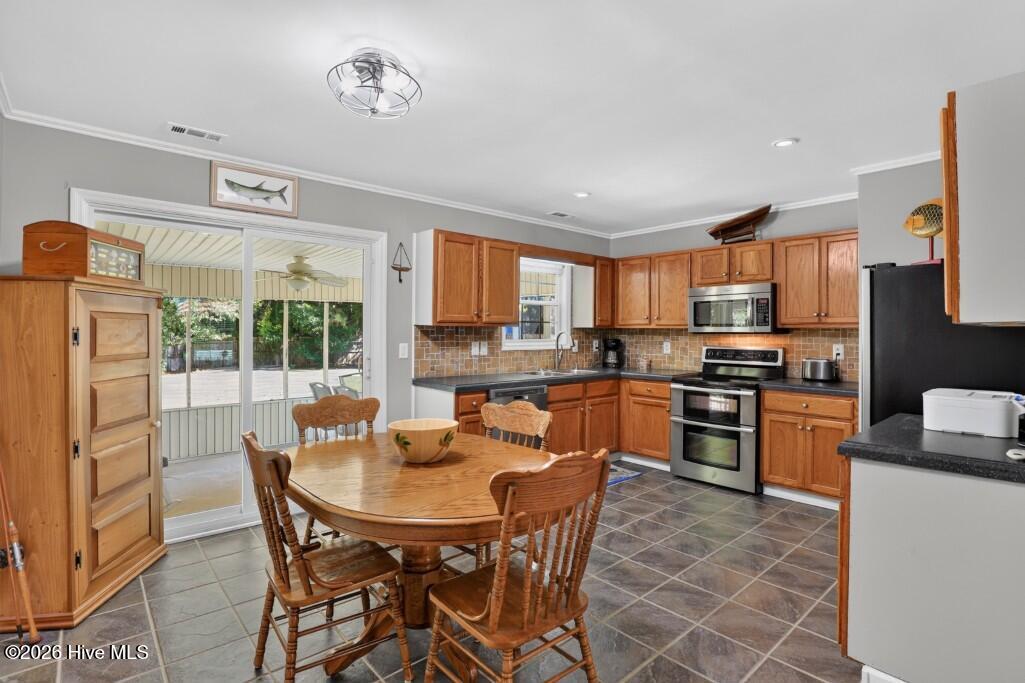 231 Devonshire Drive Property Photo 4