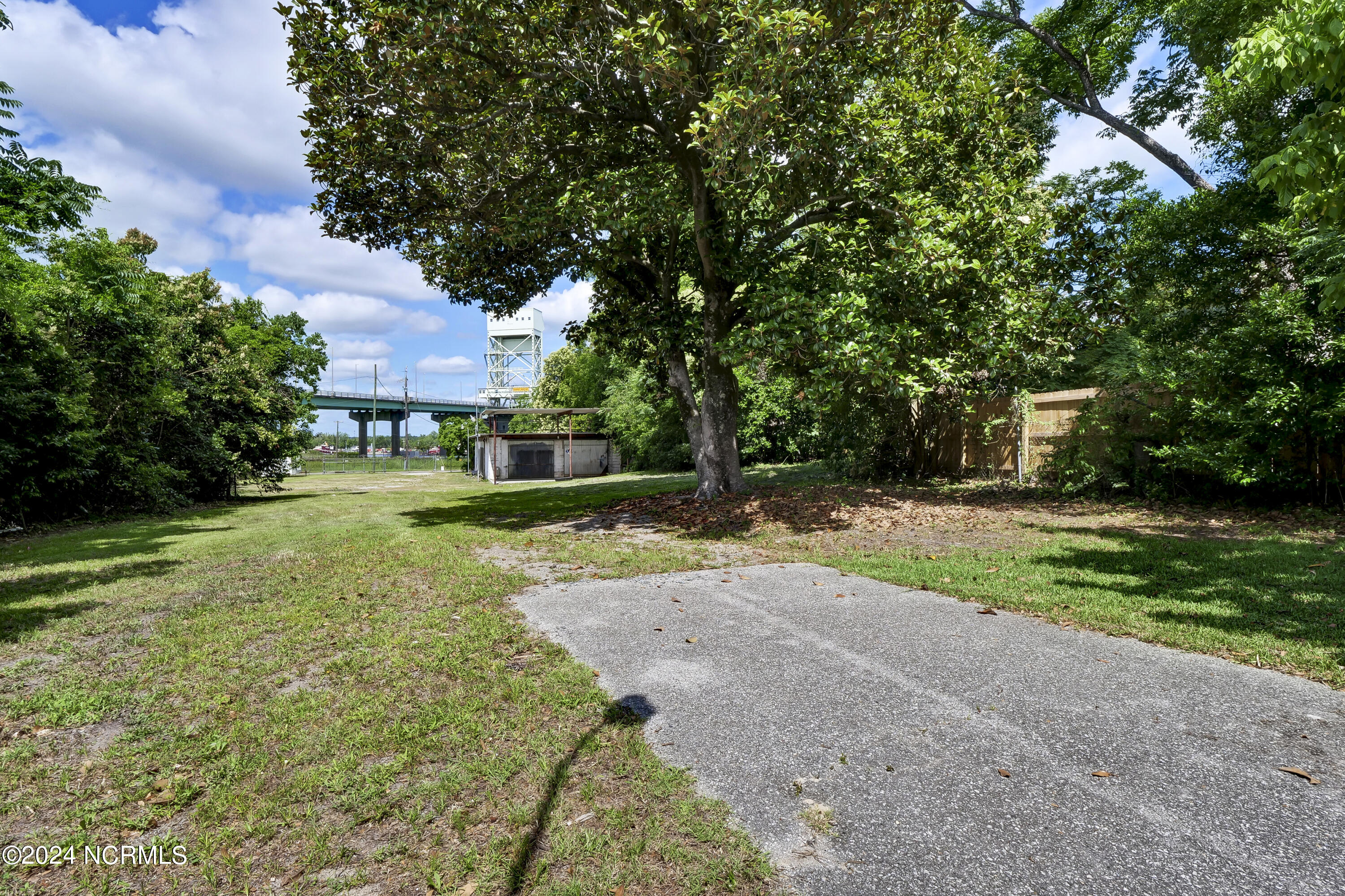 610 S Front Street Property Photo 2