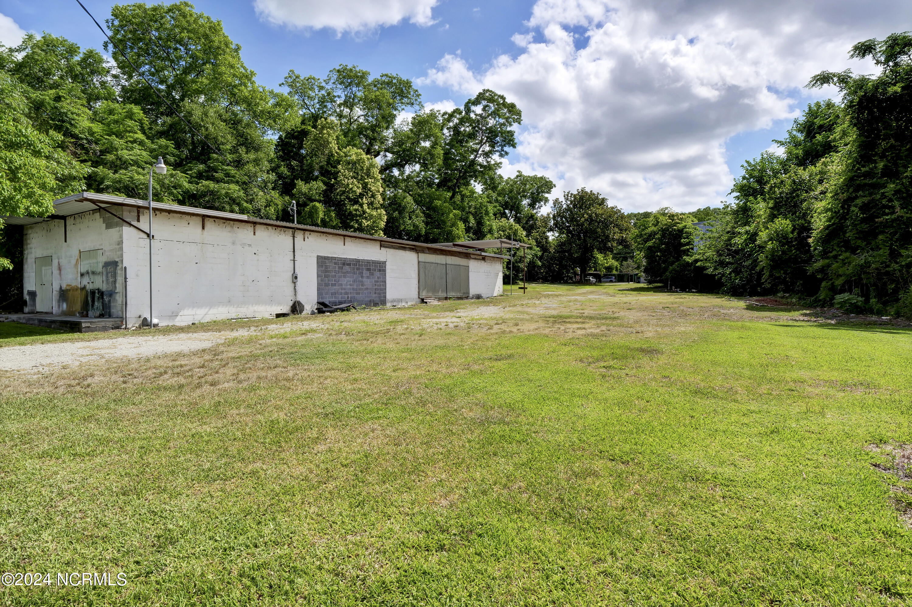610 S Front Street Property Photo 8