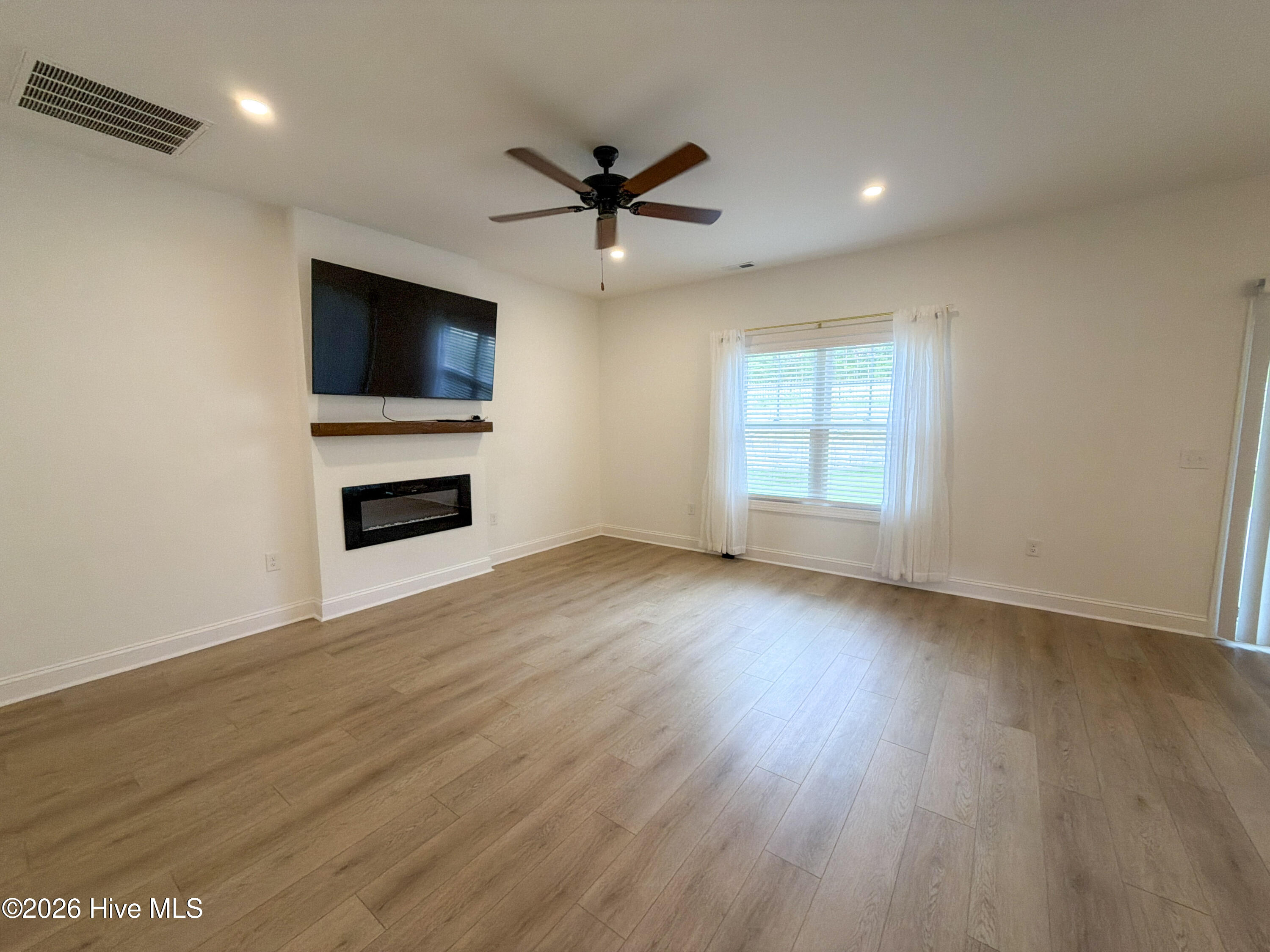 504 Burgundy Drive Property Photo 8