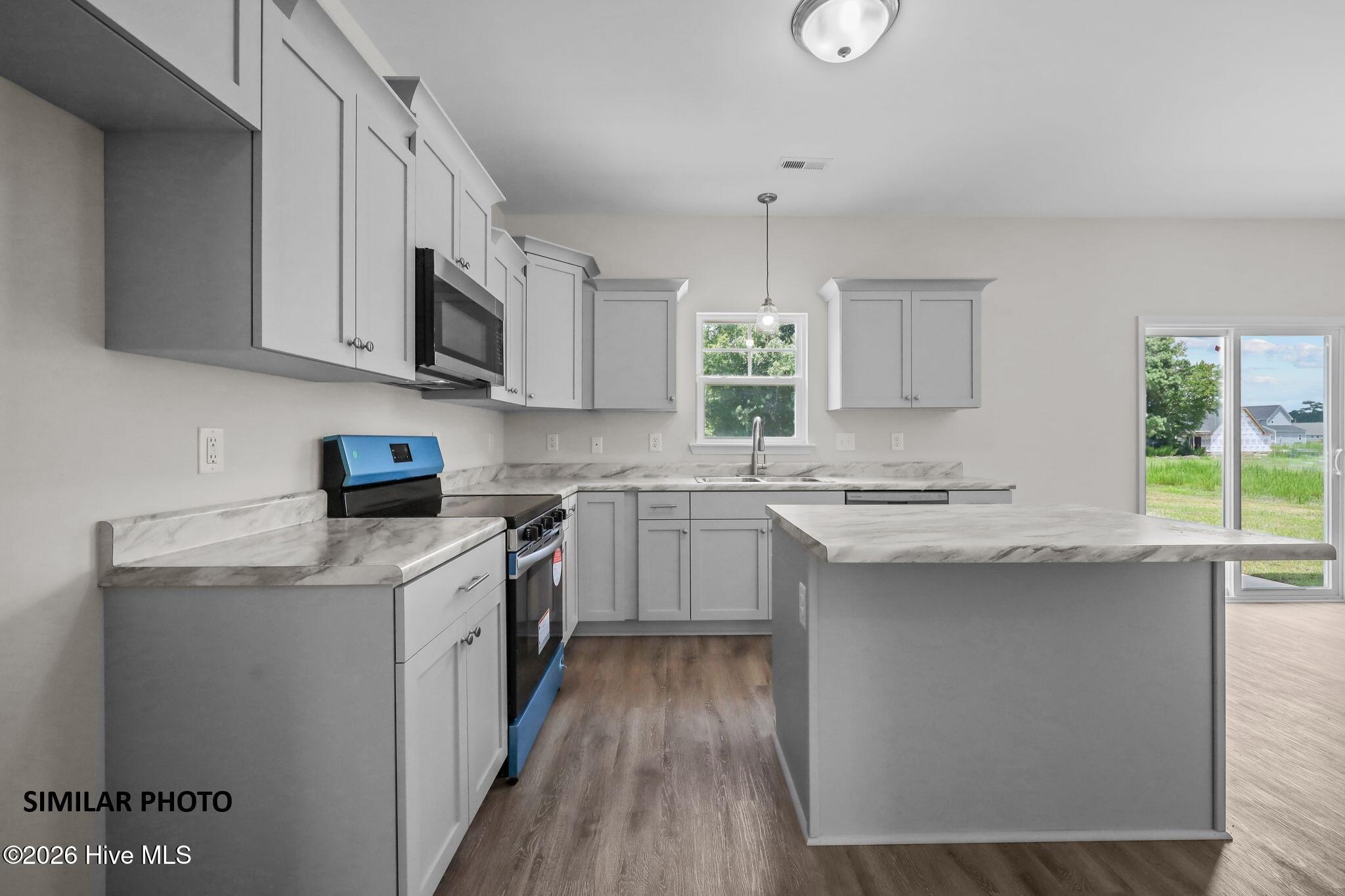426 Royal Shore Lane Property Photo 14