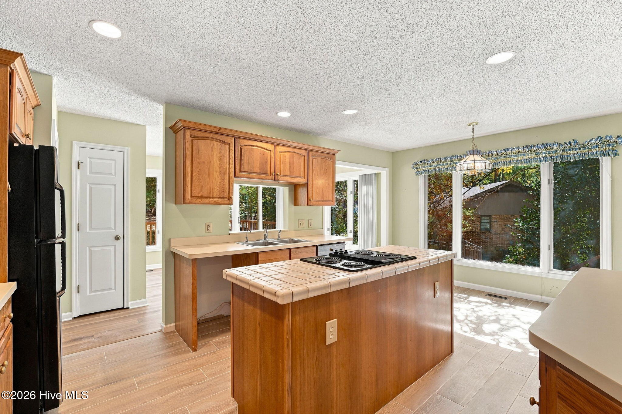2 Torrey Pines Place Property Photo 14